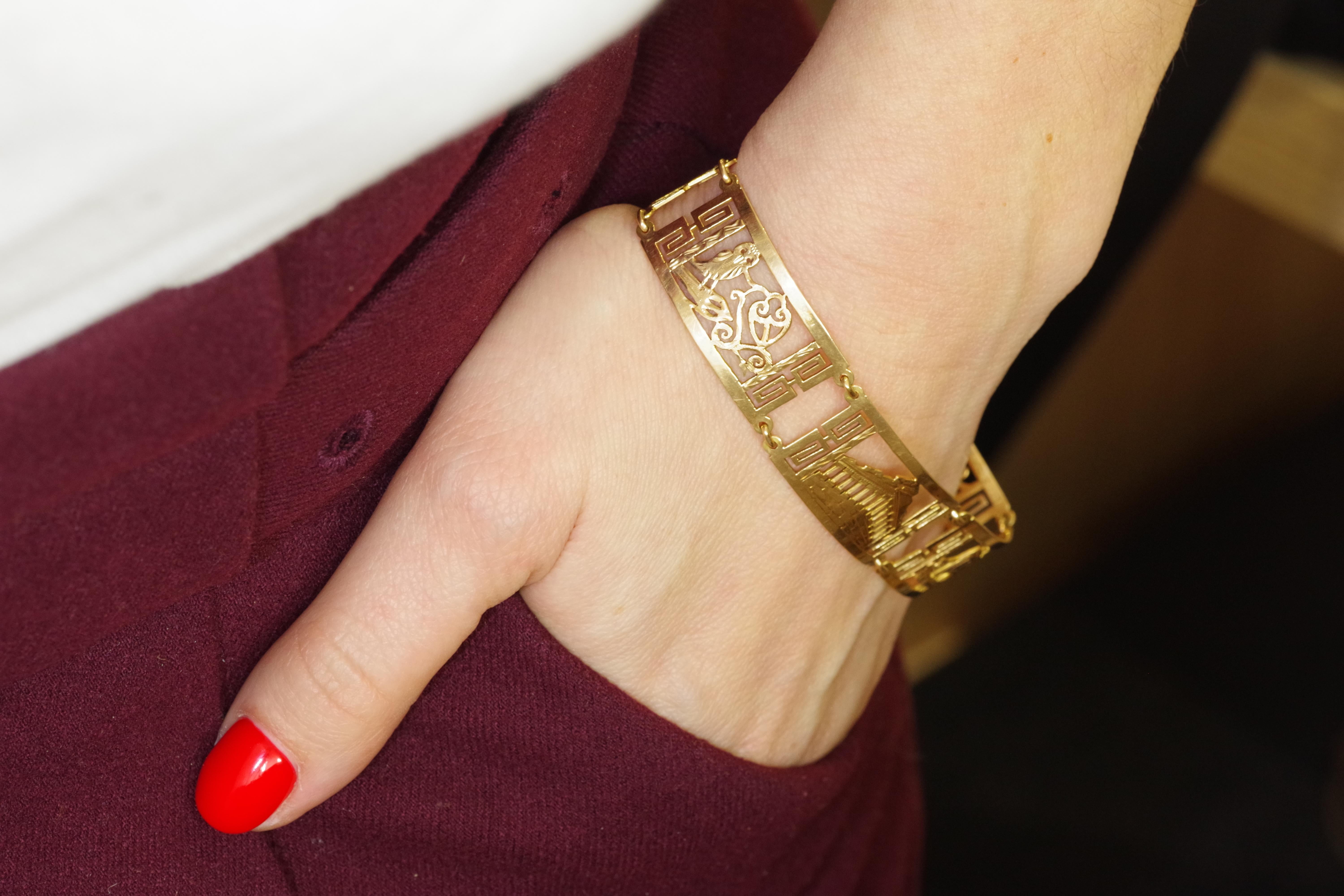 Greek style bracelet in 18k gold greek souvenir bracelet For Sale 2