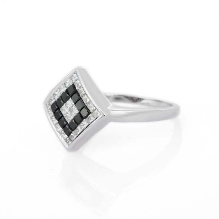 En vente :  Alliance de style grec en or blanc massif 18 carats avec diamants et saphirs bleus 3