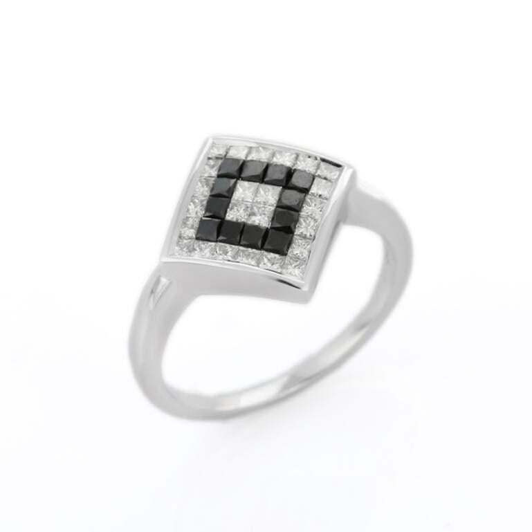 En vente :  Alliance de style grec en or blanc massif 18 carats avec diamants et saphirs bleus 5