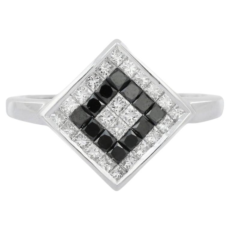 Alianza estilo griego con diamante y zafiro azul en oro blanco macizo de 18k
