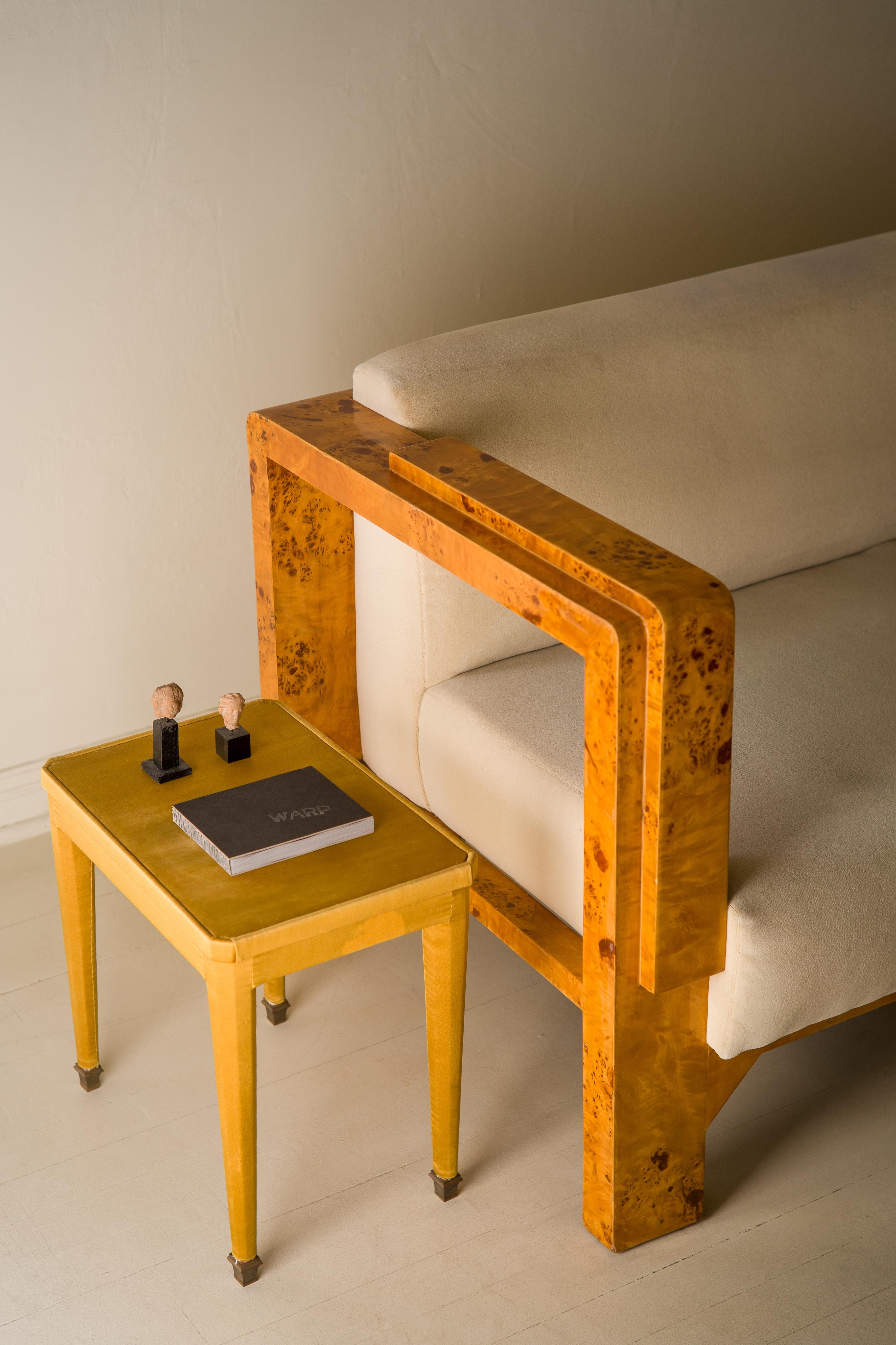 Greek Terracotta Female Head, C. 3rd - 2nd Century Bc For Sale 1