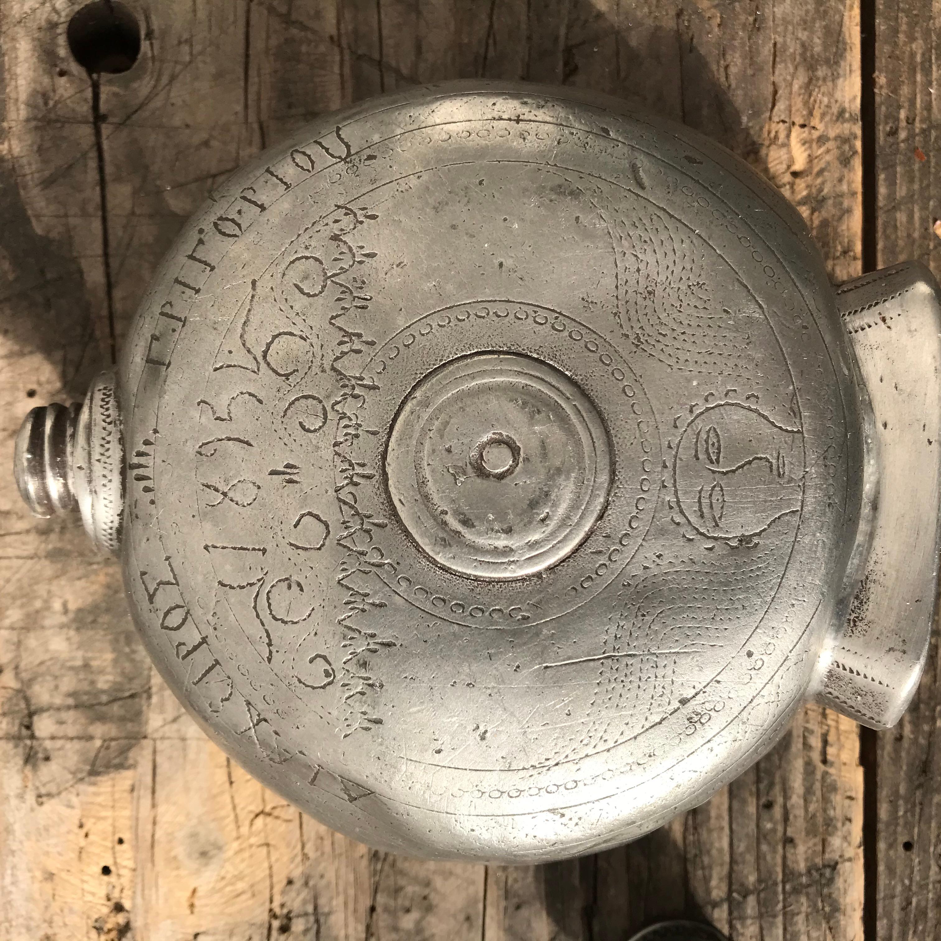 Griechischer Zinnflask (Zinn Flachmann), 1895 im Zustand „Gut“ im Angebot in Munich, DE