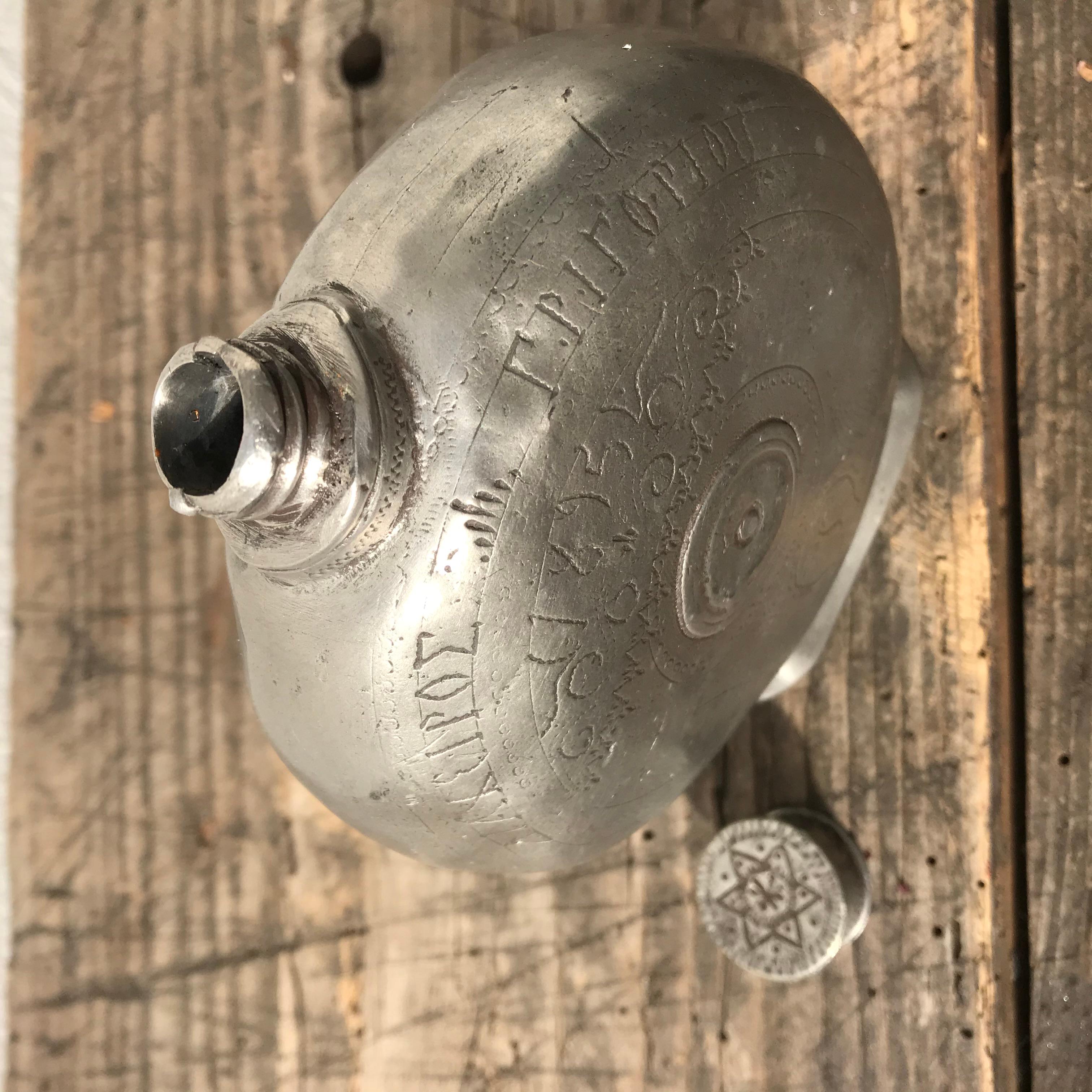 Griechischer Zinnflask (Zinn Flachmann), 1895 im Angebot 2
