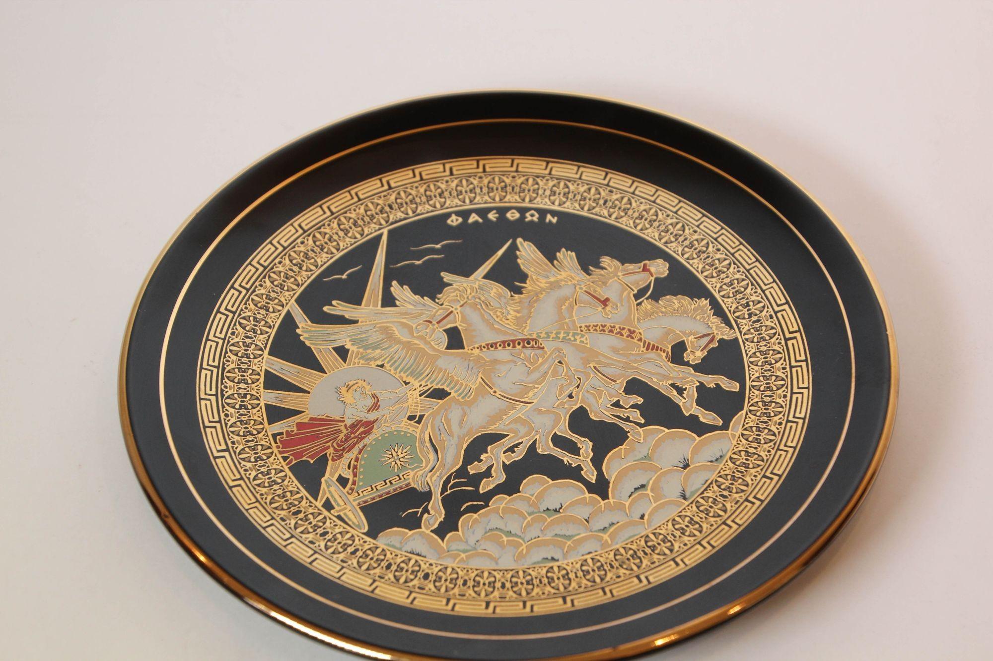 Greek Warriors Black with 24k Gold Porcelain Decorative Wall Plate, 1970s In Good Condition For Sale In North Hollywood, CA