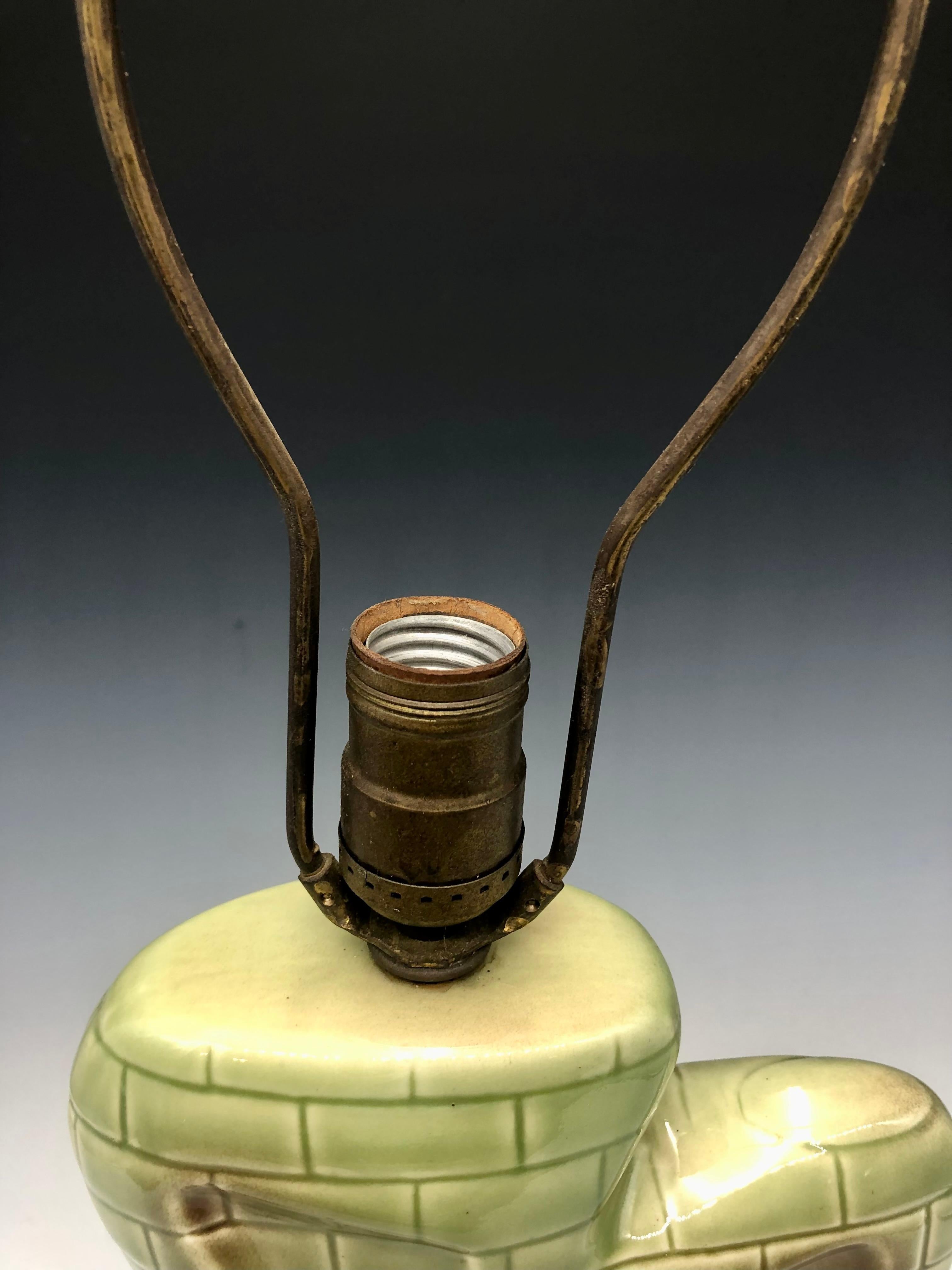 Lampada da tavolo in ceramica astratta di Greem, metà del secolo scorso, con motivo geometrico a mattoni in vendita 3