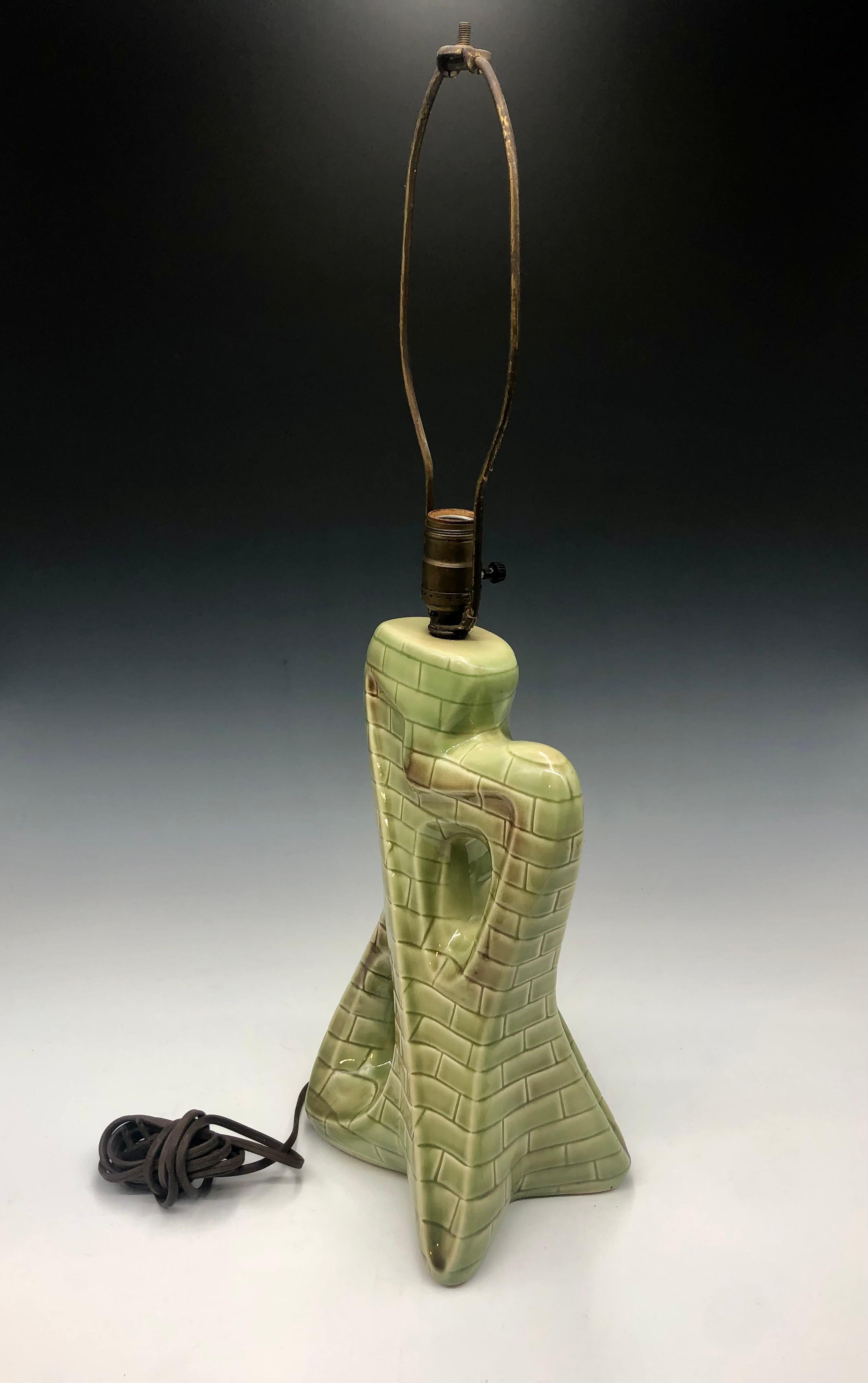 Lampada da tavolo in ceramica astratta di Greem, metà del secolo scorso, con motivo geometrico a mattoni in vendita 4