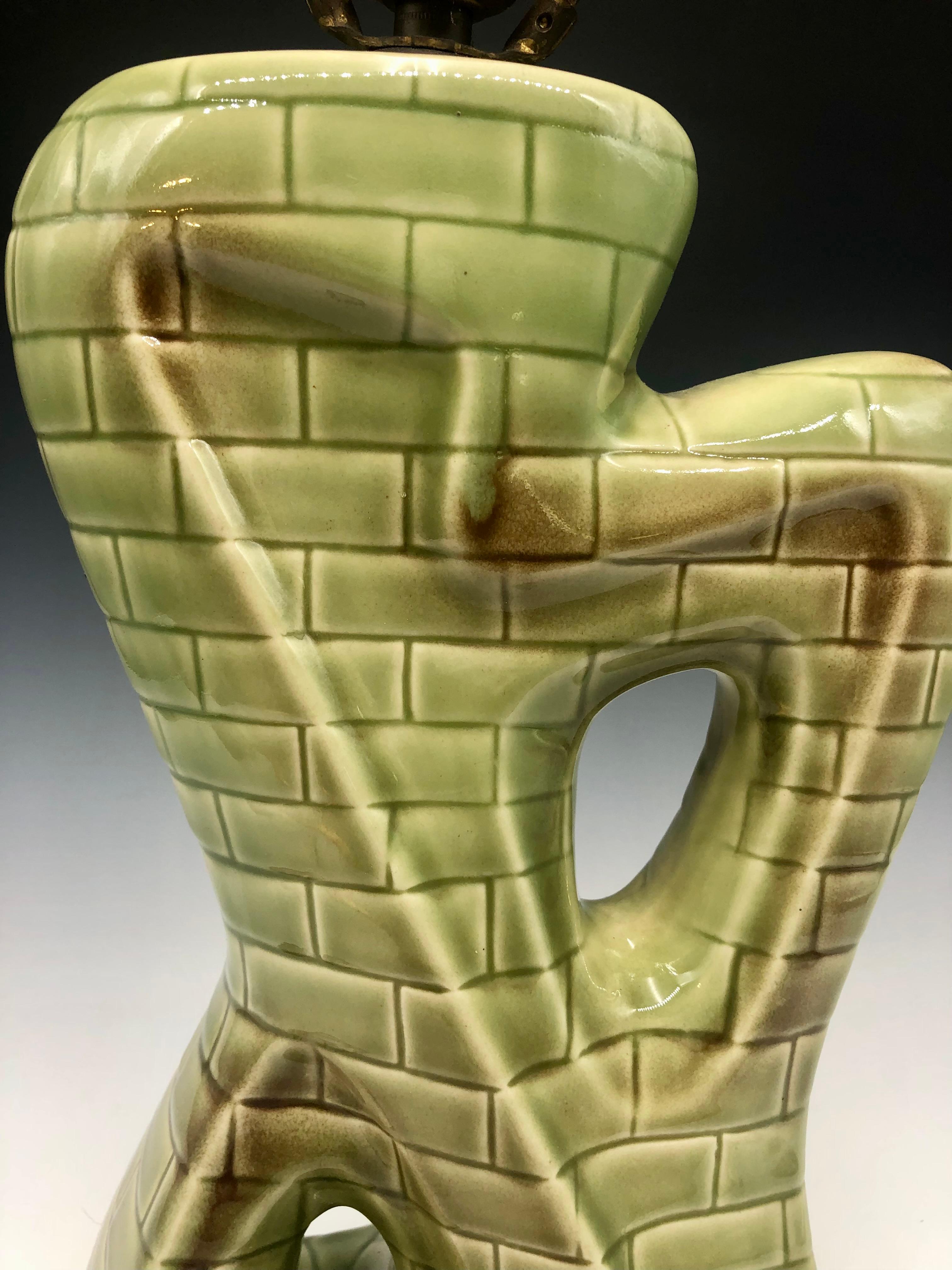 Lampada da tavolo in ceramica astratta di Greem, metà del secolo scorso, con motivo geometrico a mattoni in vendita 2