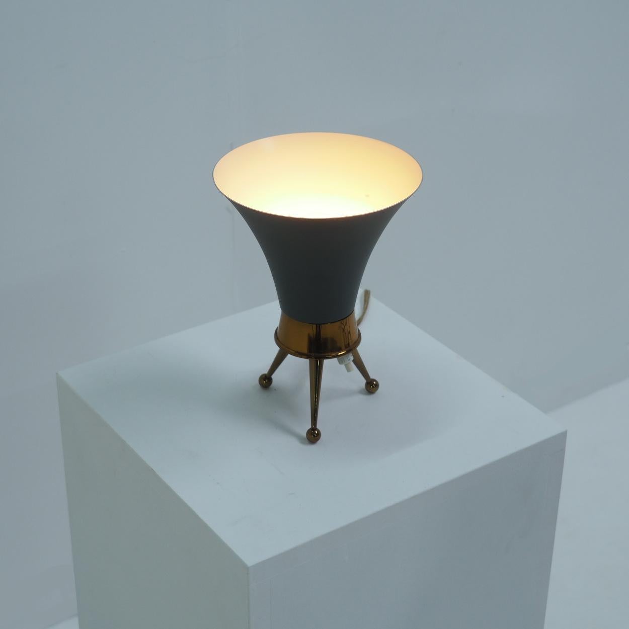 Métal Lampe de chevet verte des années 1950 attribuée à BAG Turgi, Suisse en vente