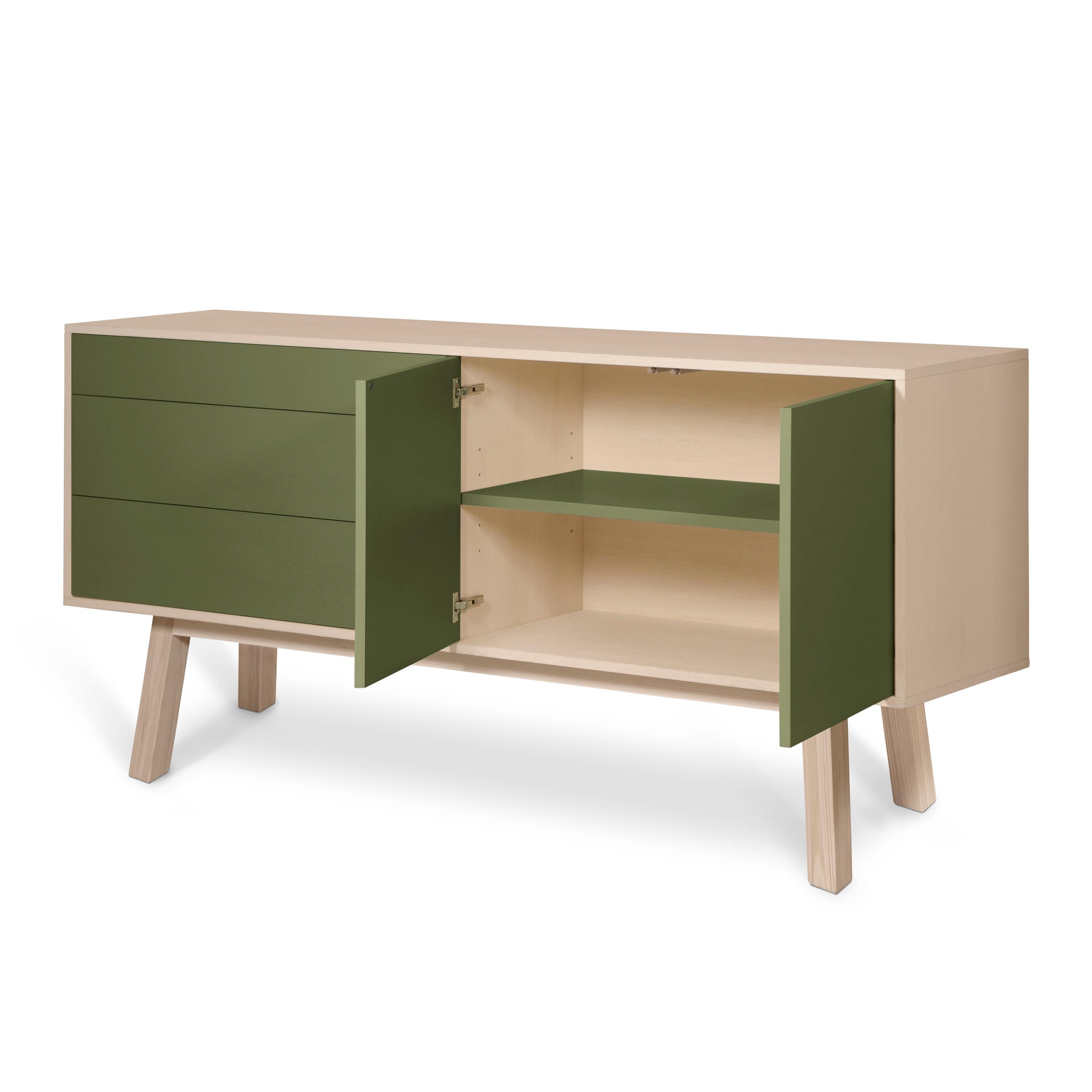 Grünes Sideboard mit zwei Türen und drei Schubladen, skandinavisches Design von Eric Gizard im Angebot 2