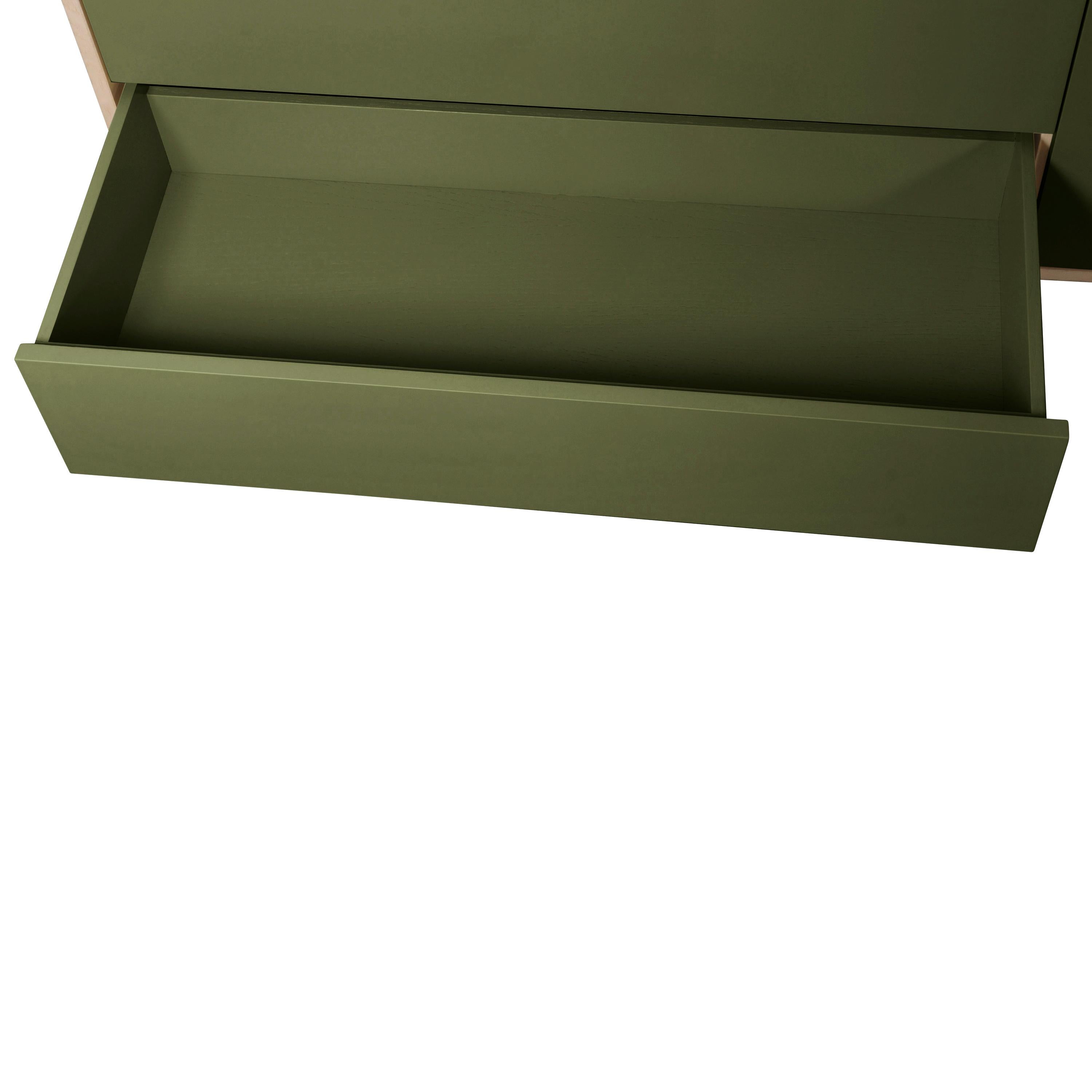 Grünes Sideboard mit zwei Türen und drei Schubladen, skandinavisches Design von Eric Gizard (Lackiert) im Angebot