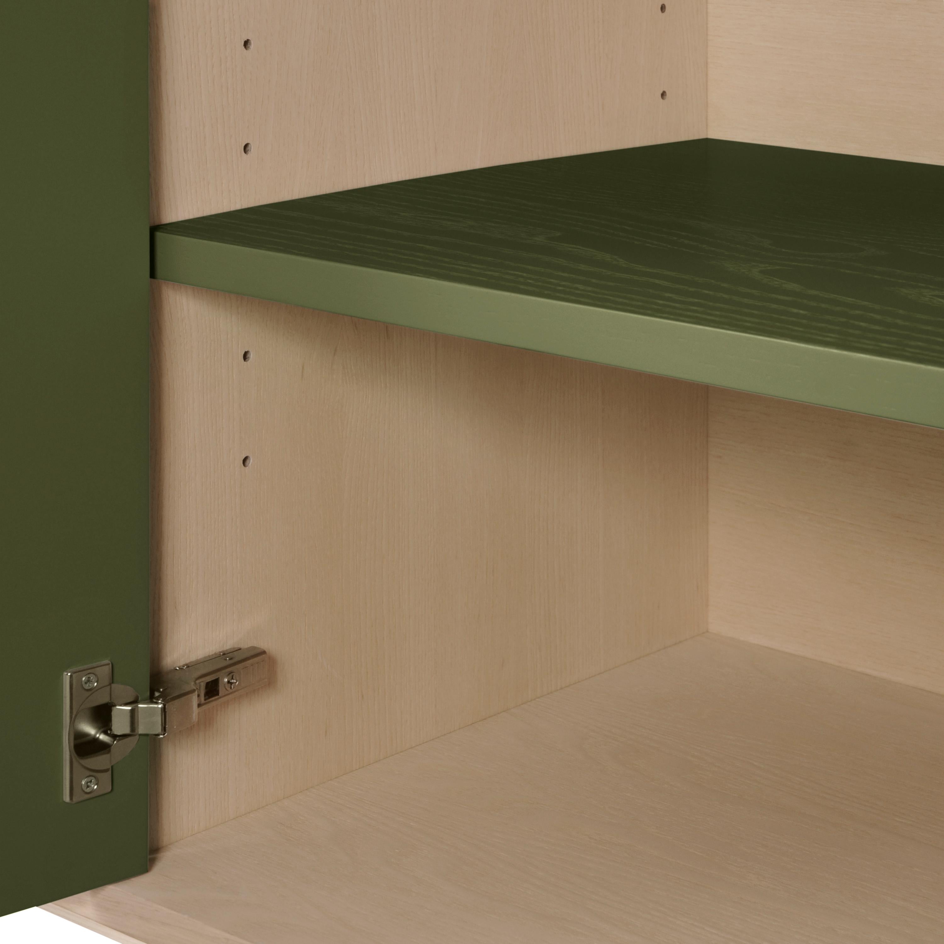 Aparador alto verde francés de 2 puertas y 3 cajones, diseño de Eric Gizard - París en venta 1