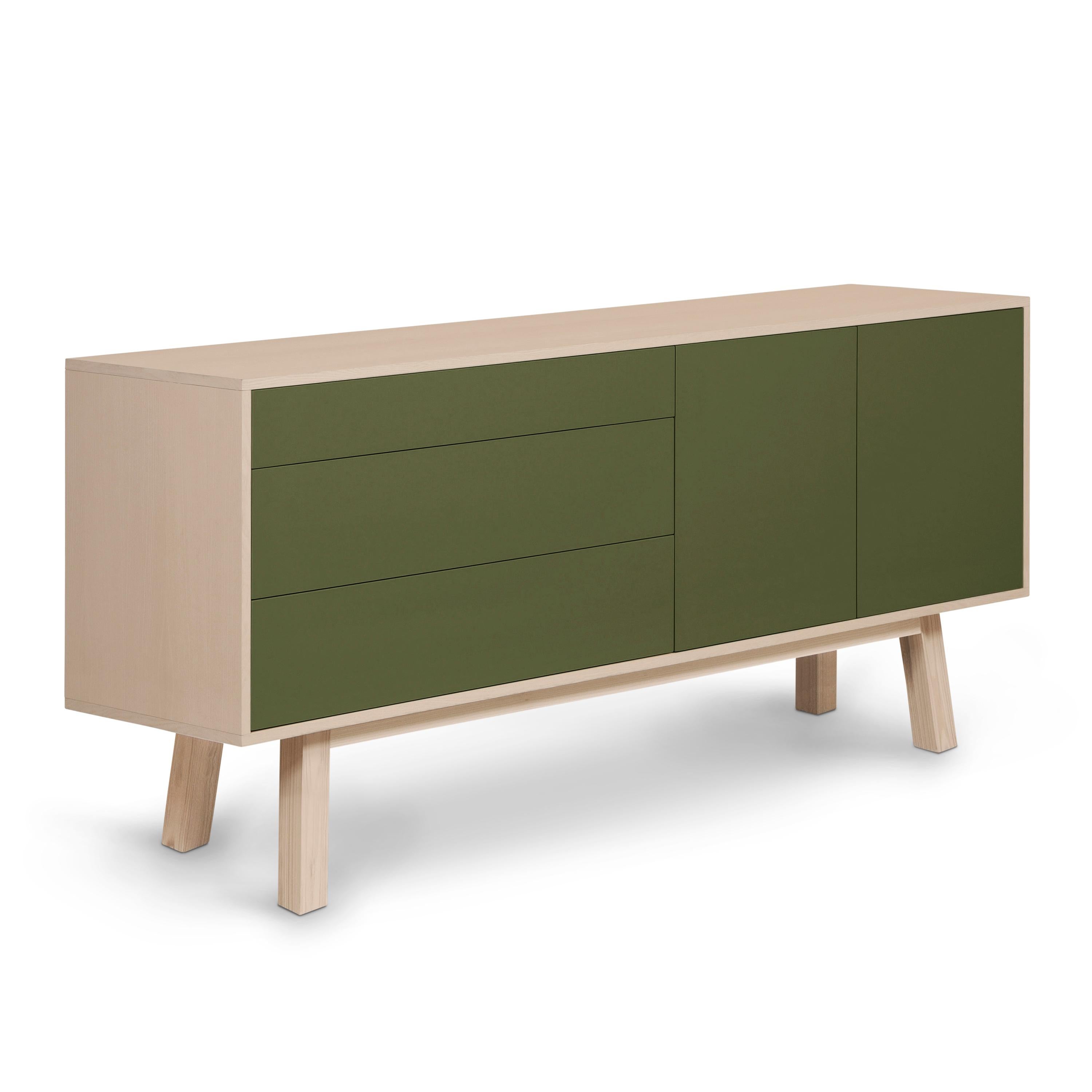 Grünes Sideboard mit zwei Türen und drei Schubladen, skandinavisches Design von Eric Gizard im Angebot 1