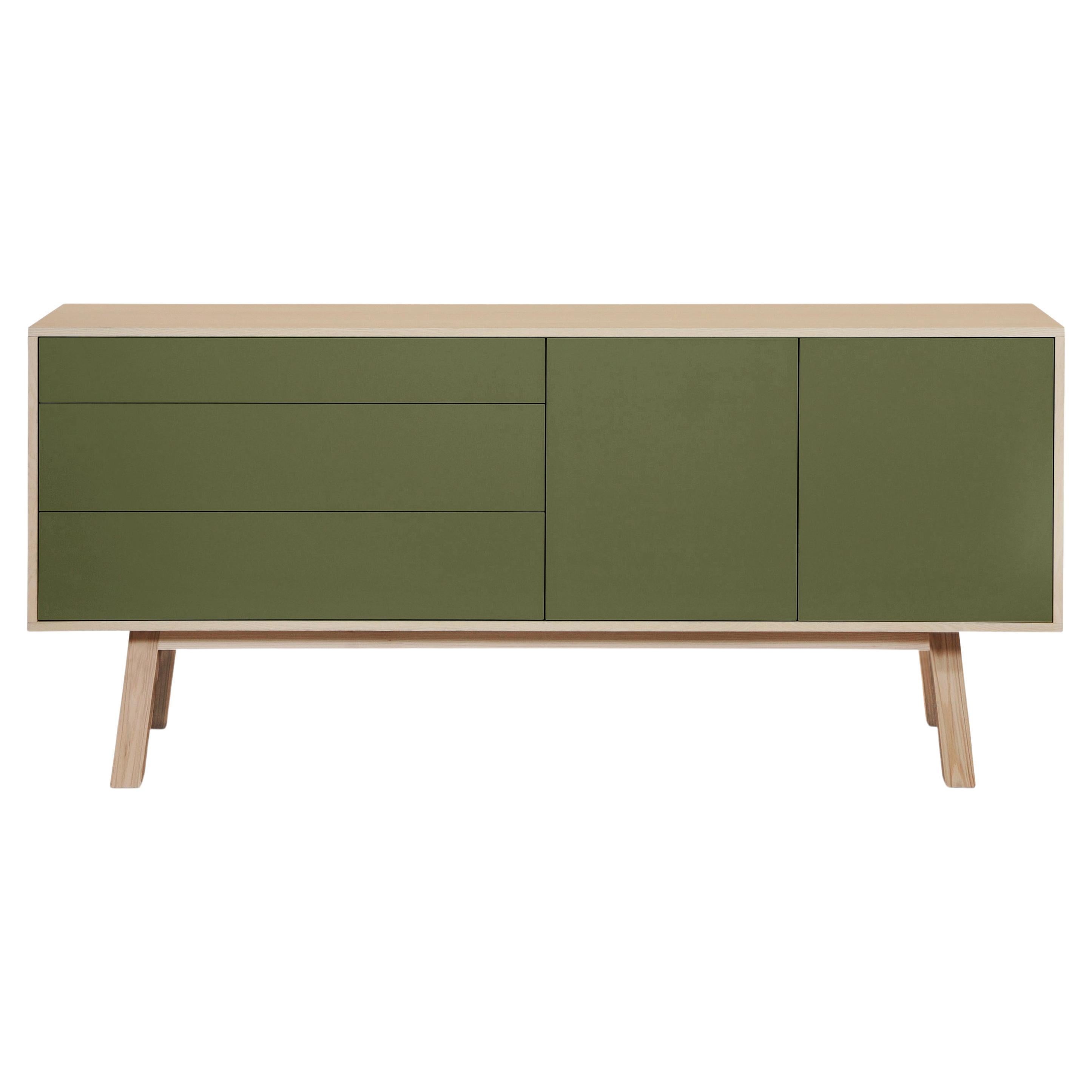 Grünes Sideboard mit zwei Türen und drei Schubladen, skandinavisches Design von Eric Gizard im Angebot