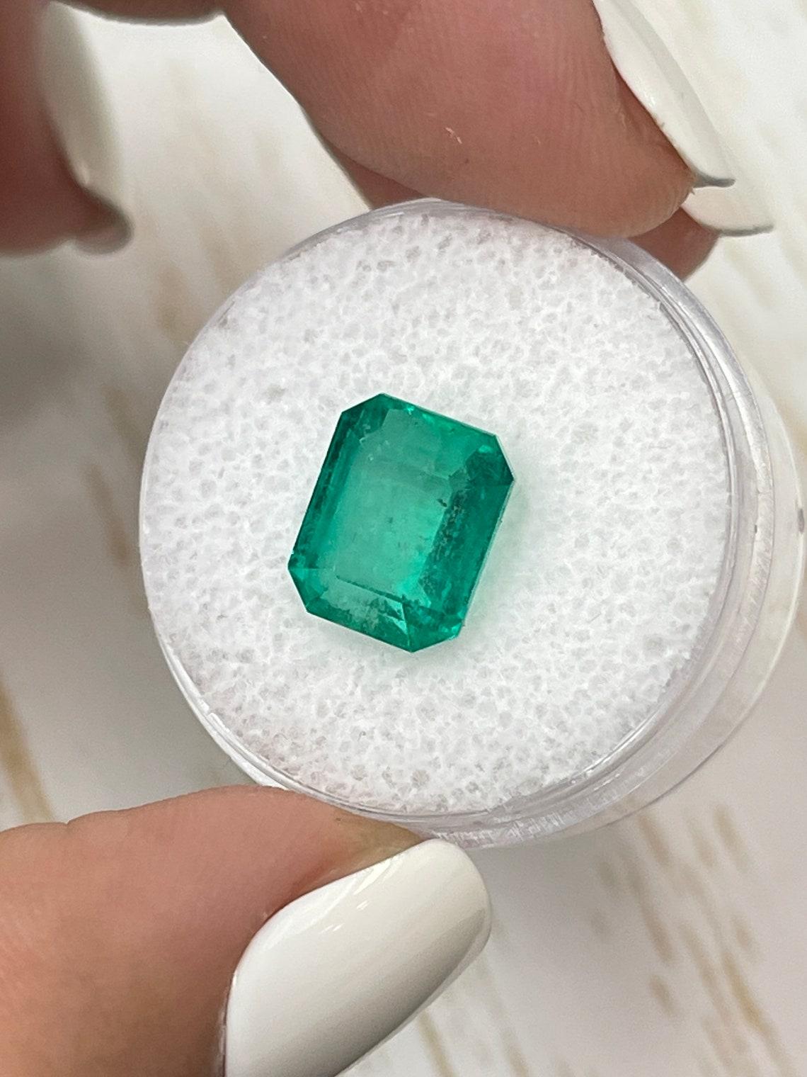 Esmeralda colombiana verde talla esmeralda de 5,11 quilates - piedra de nacimiento de mayo Moderno en venta