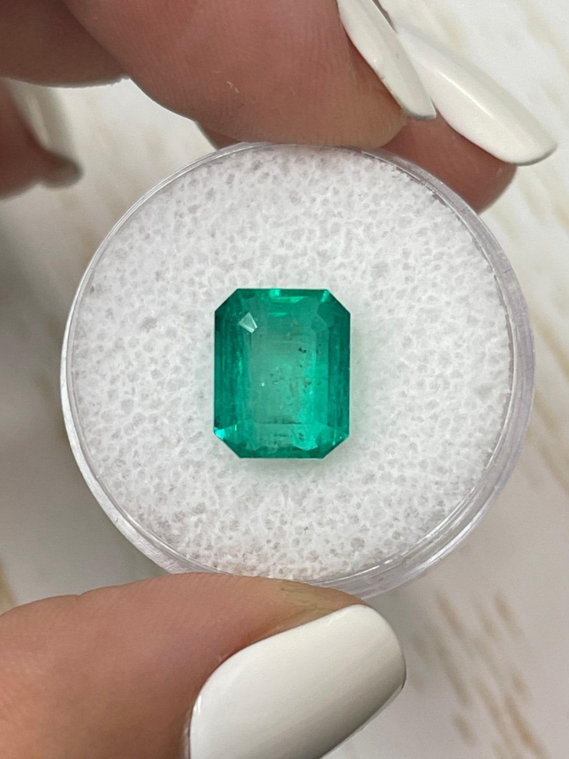 Esmeralda colombiana verde talla esmeralda de 5,11 quilates - piedra de nacimiento de mayo en Nuevo estado para la venta en Jupiter, FL