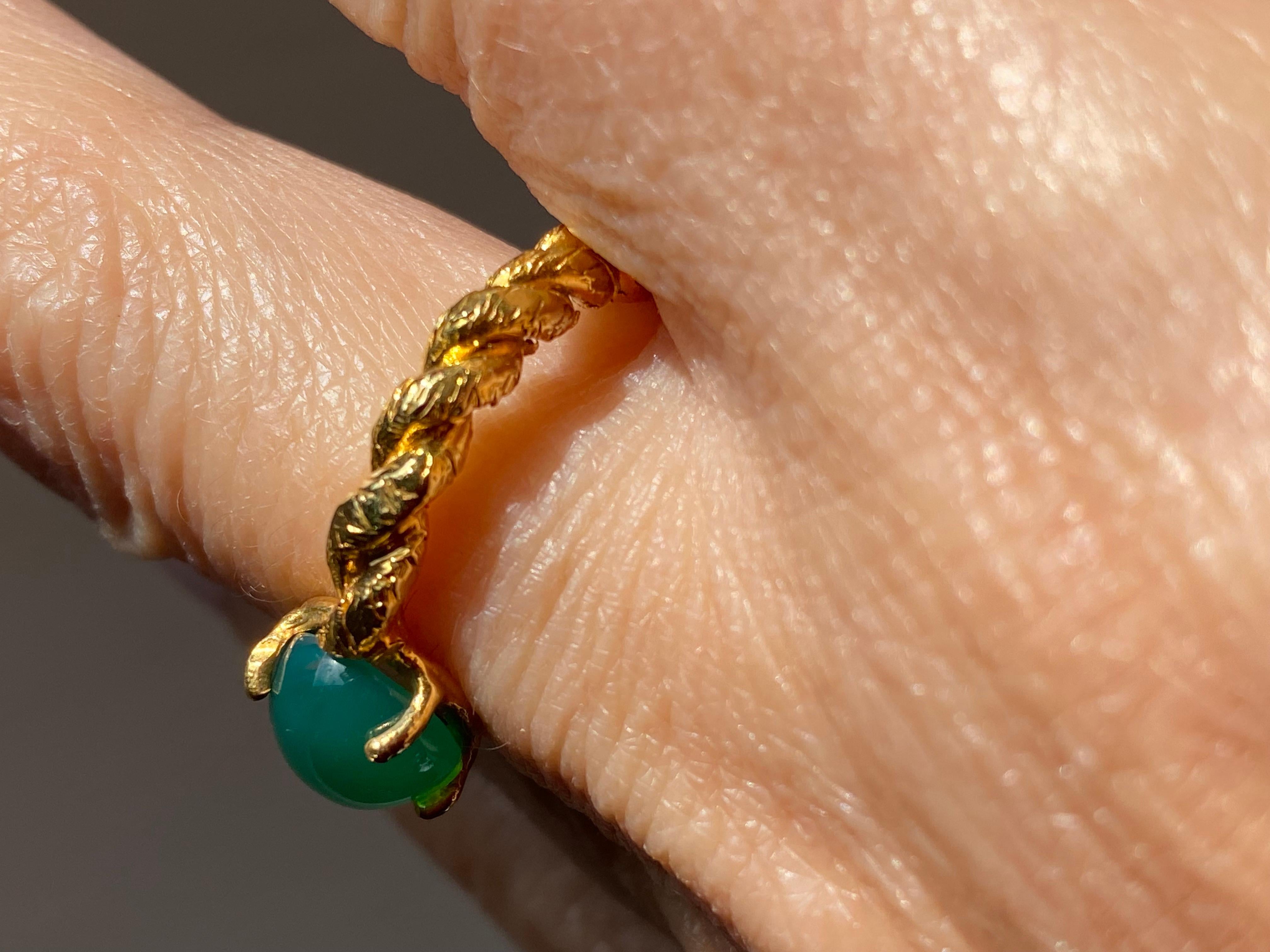 Green Agate 18K Yellow Gold Unisex Artisan Band Ring For Sale 2