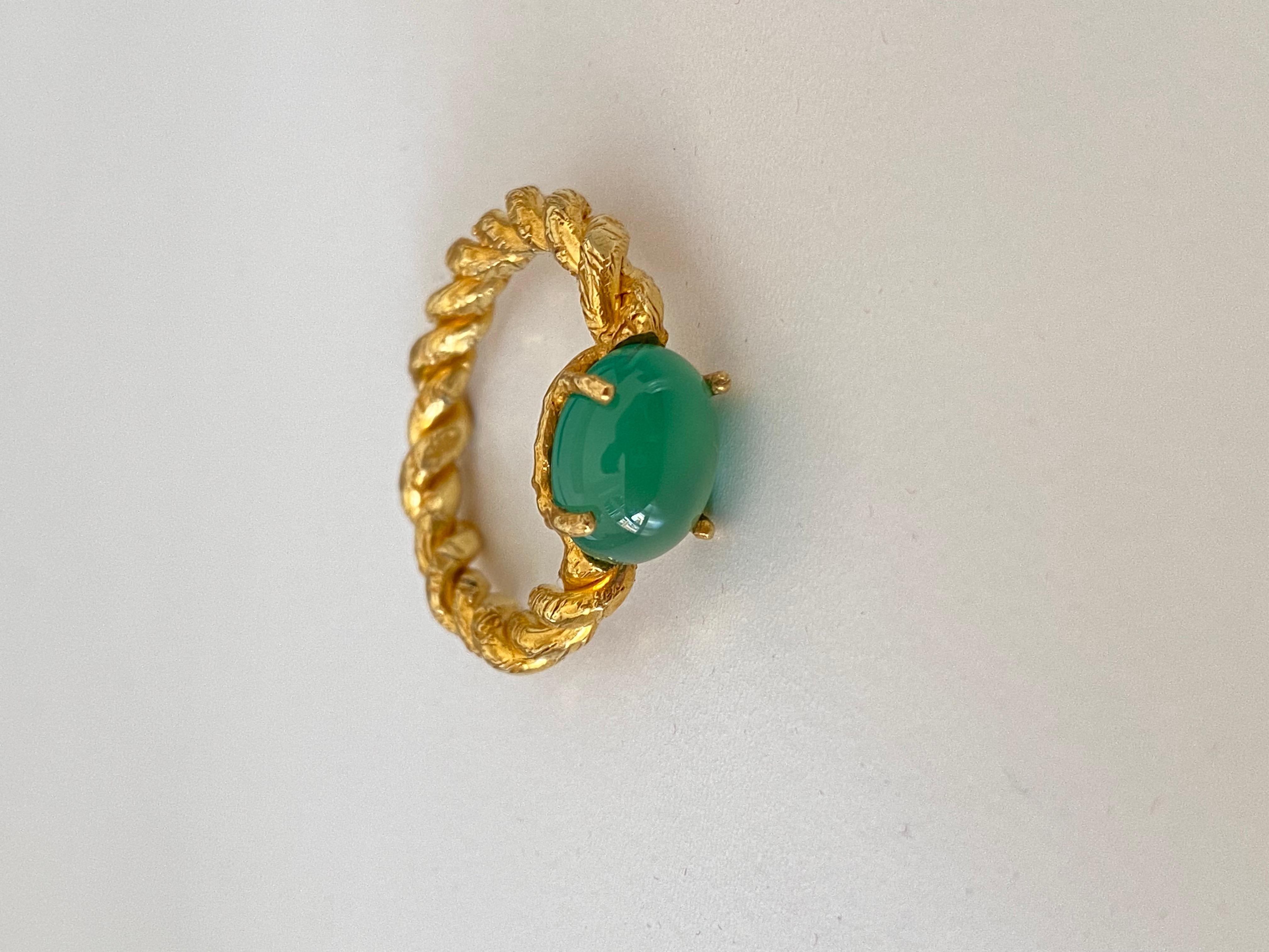 Green Agate 18K Yellow Gold Unisex Artisan Band Ring For Sale 5