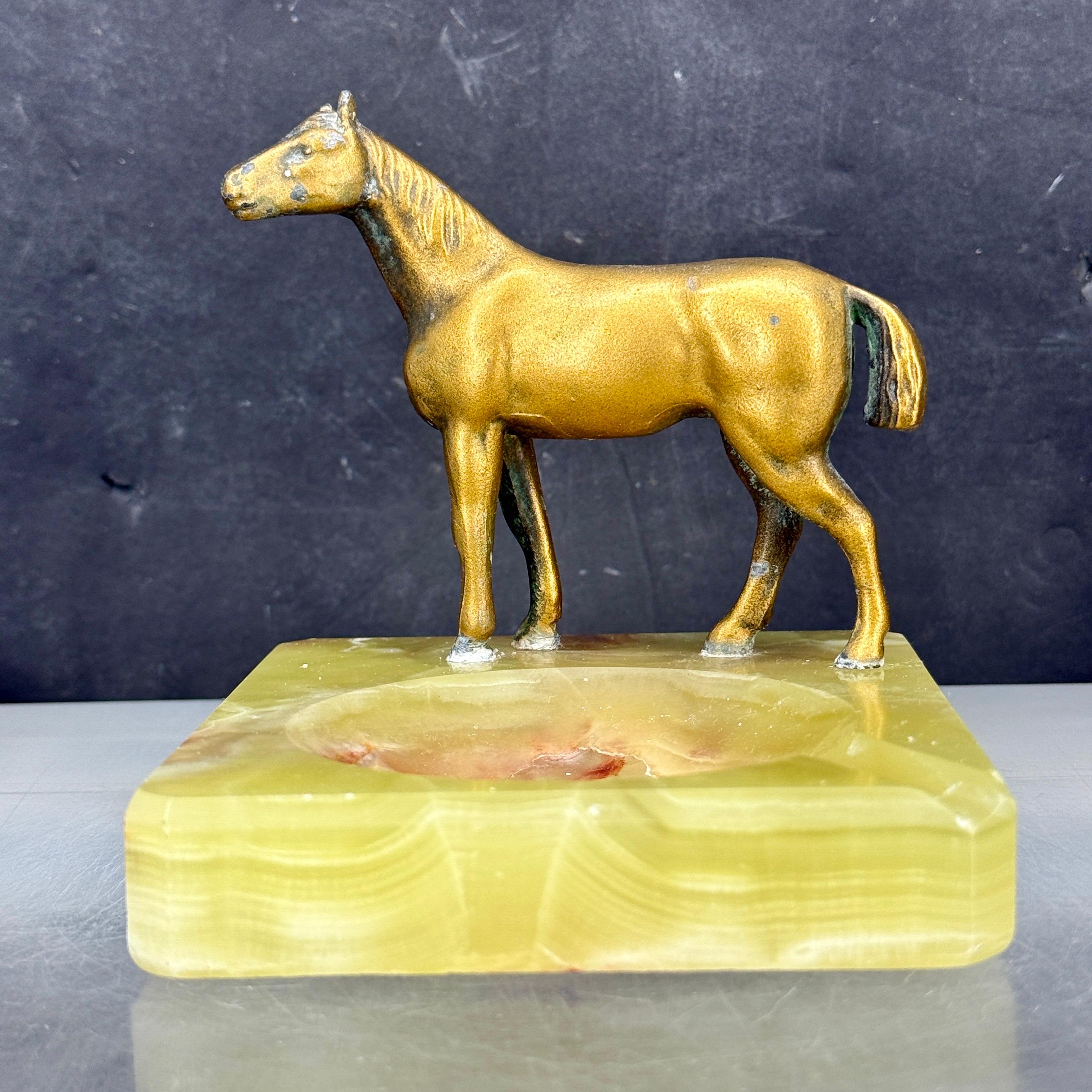 Grüner Achat und Bronze Pferd Statue Aschenbecher Schmuck Tablett (Gegossen) im Angebot