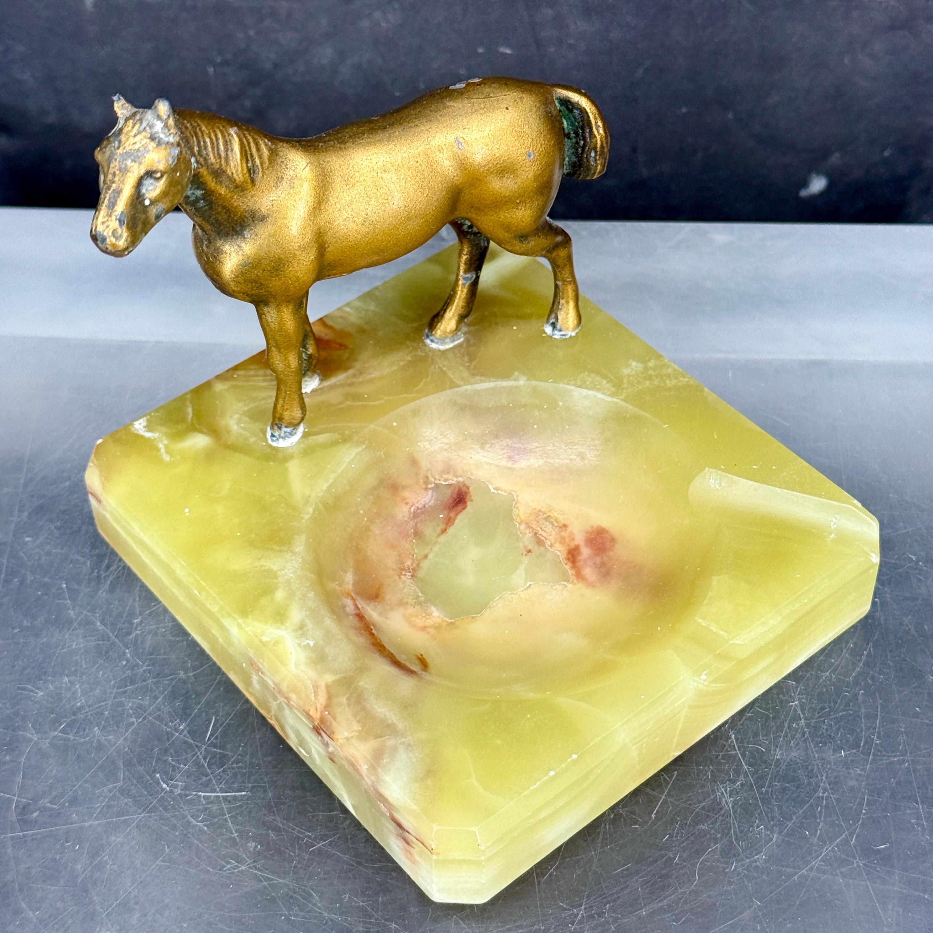 Grüner Achat und Bronze Pferd Statue Aschenbecher Schmuck Tablett im Zustand „Gut“ im Angebot in Haddonfield, NJ