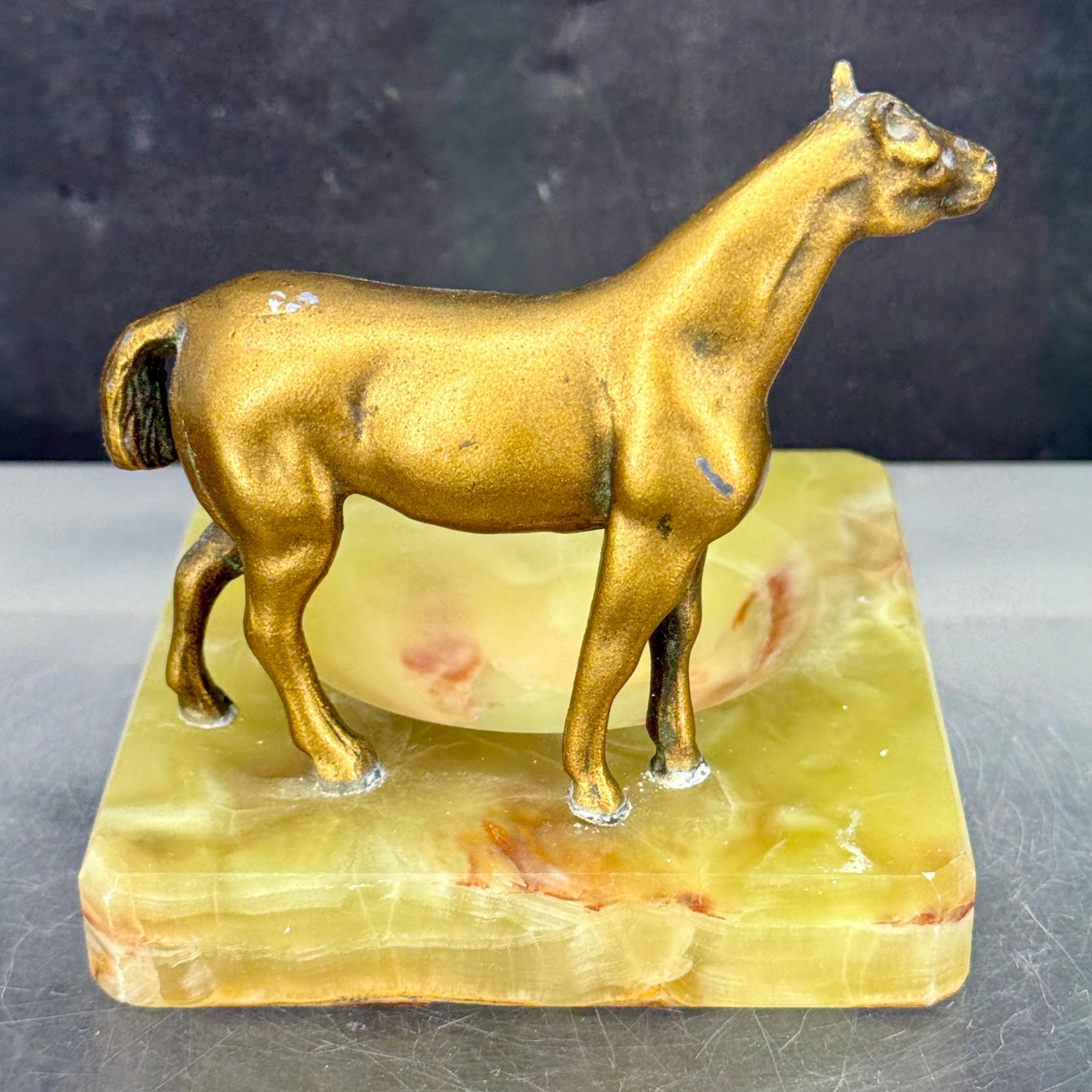 Grüner Achat und Bronze Pferd Statue Aschenbecher Schmuck Tablett im Angebot 1