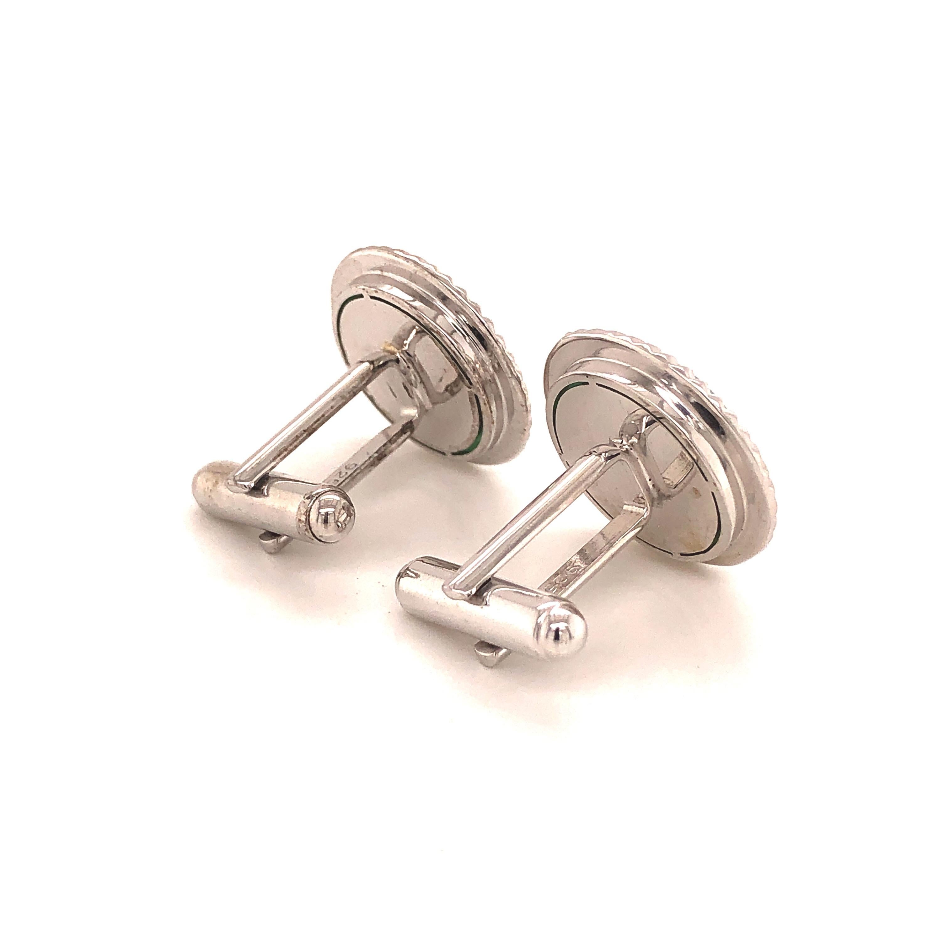 These exquisite pair of contemporary abstract agate cameo carving cufflinks made in sterling silver is delight for the wearer! Hand carved in the relief of a natural agate these unisex cufflinks are a contemporary expression for the modern man or