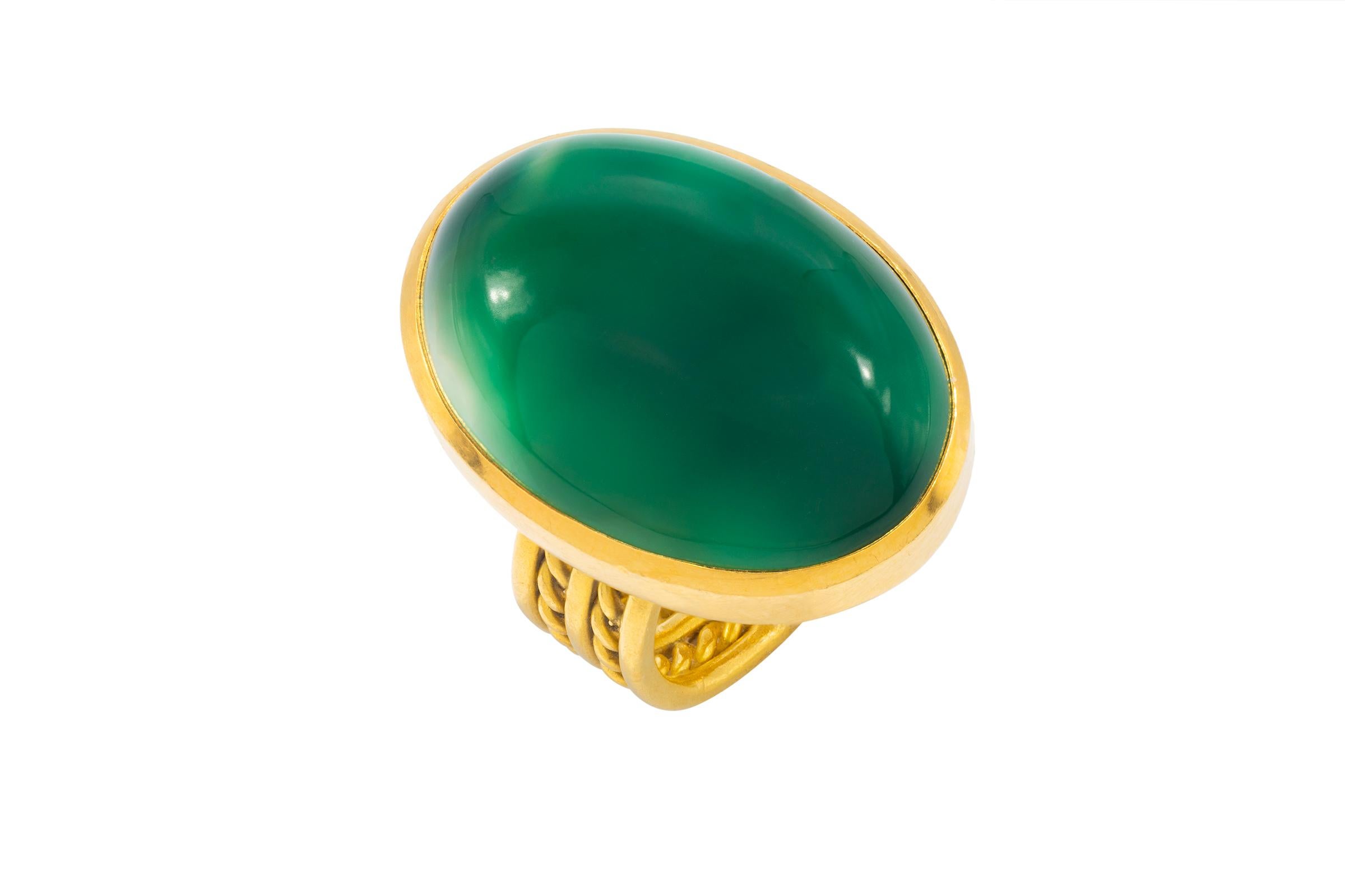 Green Agate Cocktail Ring in 22k Gold by Tagili In New Condition In New York, NY