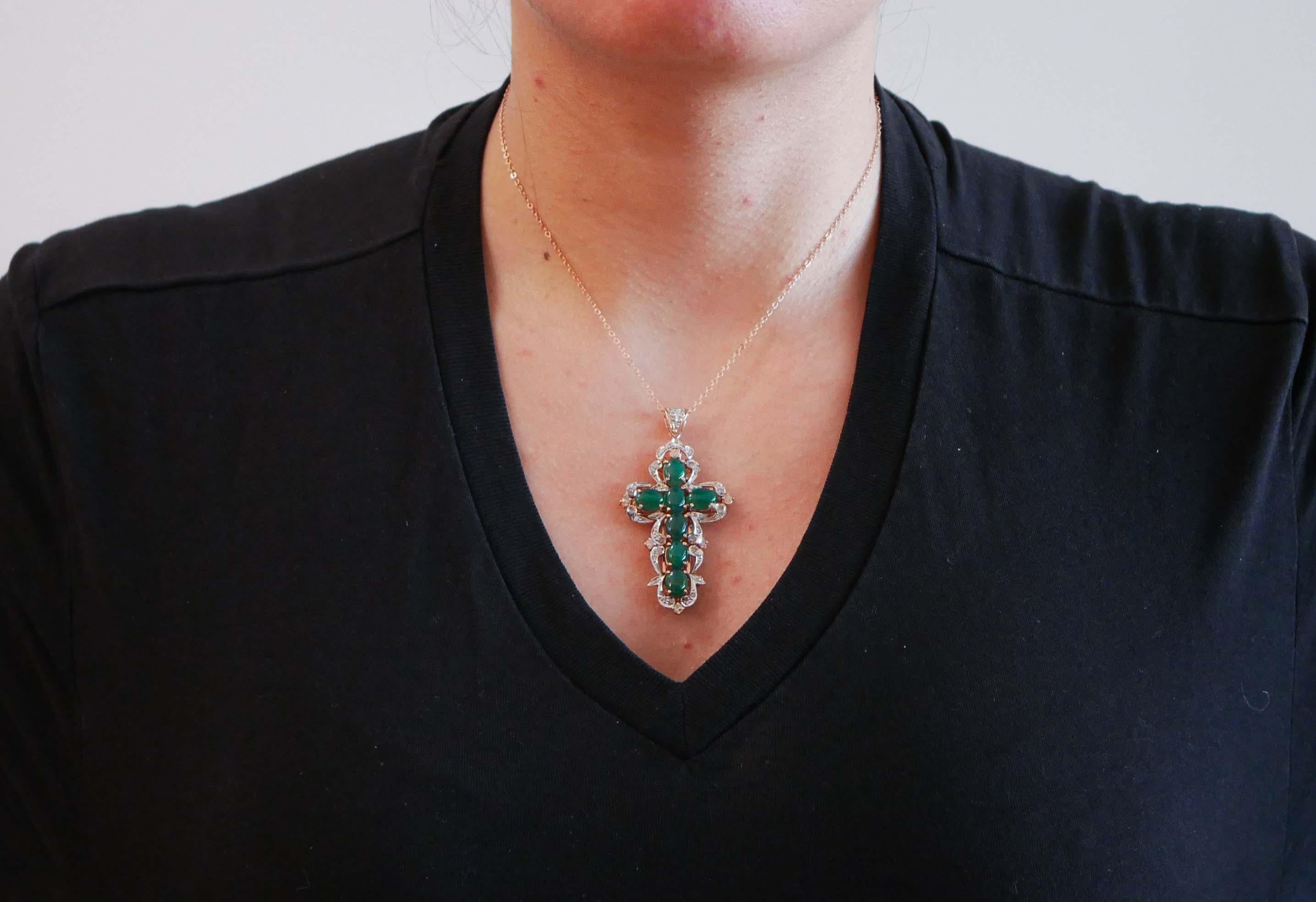 Green Agate, Diamonds, Rose Gold and Silver Cross Pendant Necklace In Good Condition For Sale In Marcianise, Marcianise (CE)