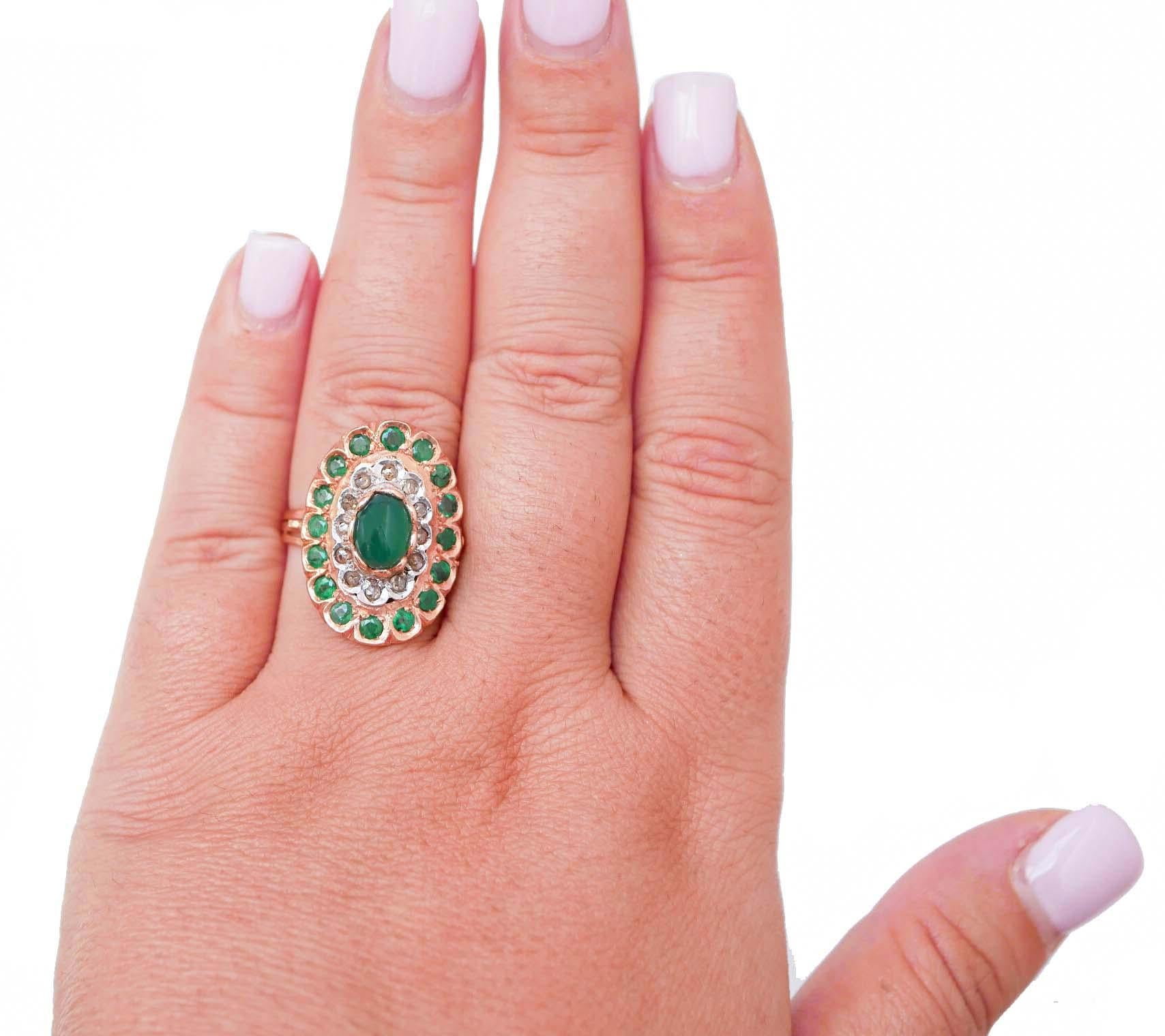 Taglio misto Anello con agata verde, smeraldi, diamanti, oro rosa e argento. in vendita