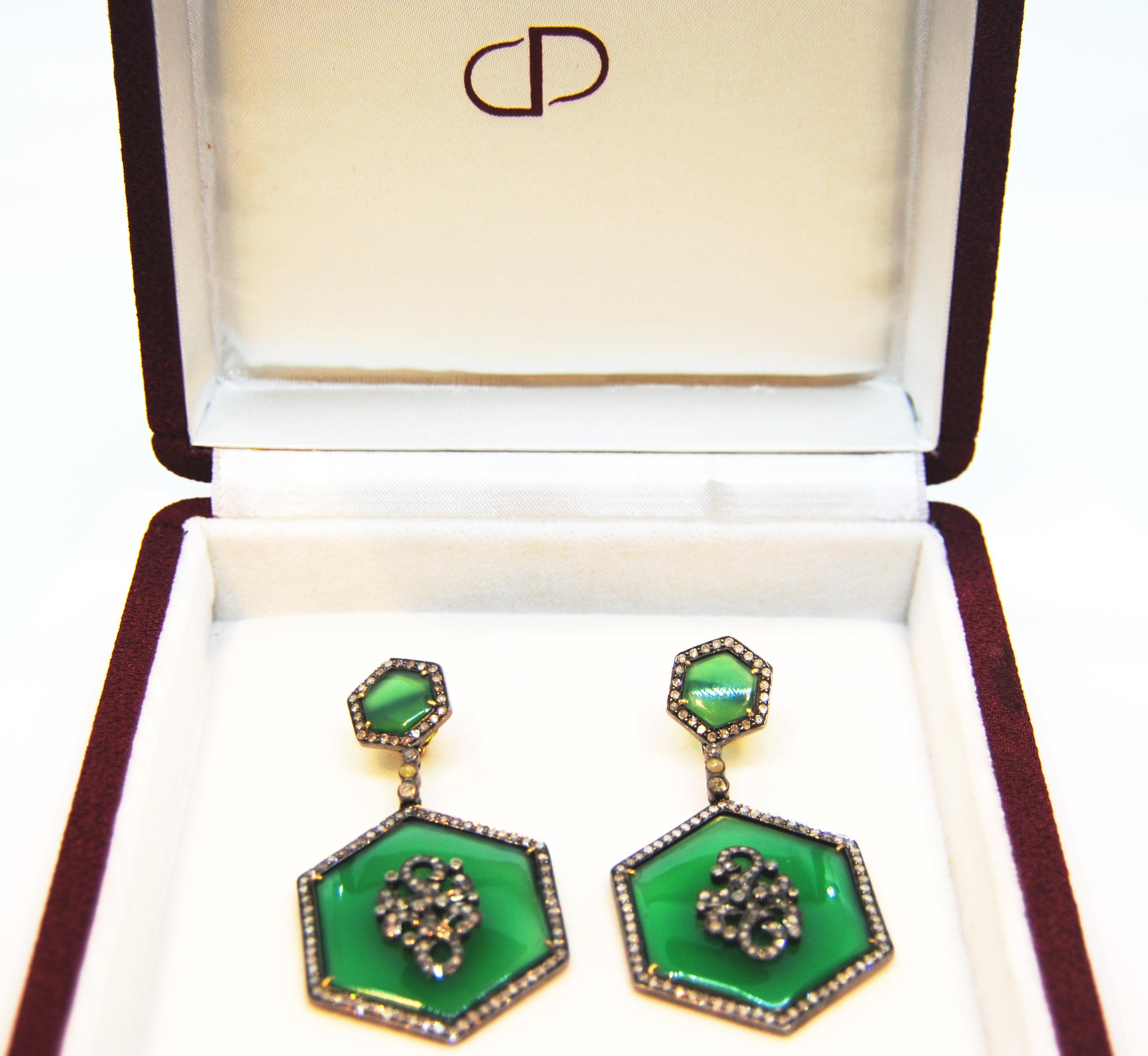 Green Agate Talisman 18 Karat Gold and Silver Dangle Earrings In New Condition For Sale In Bilbao, ES