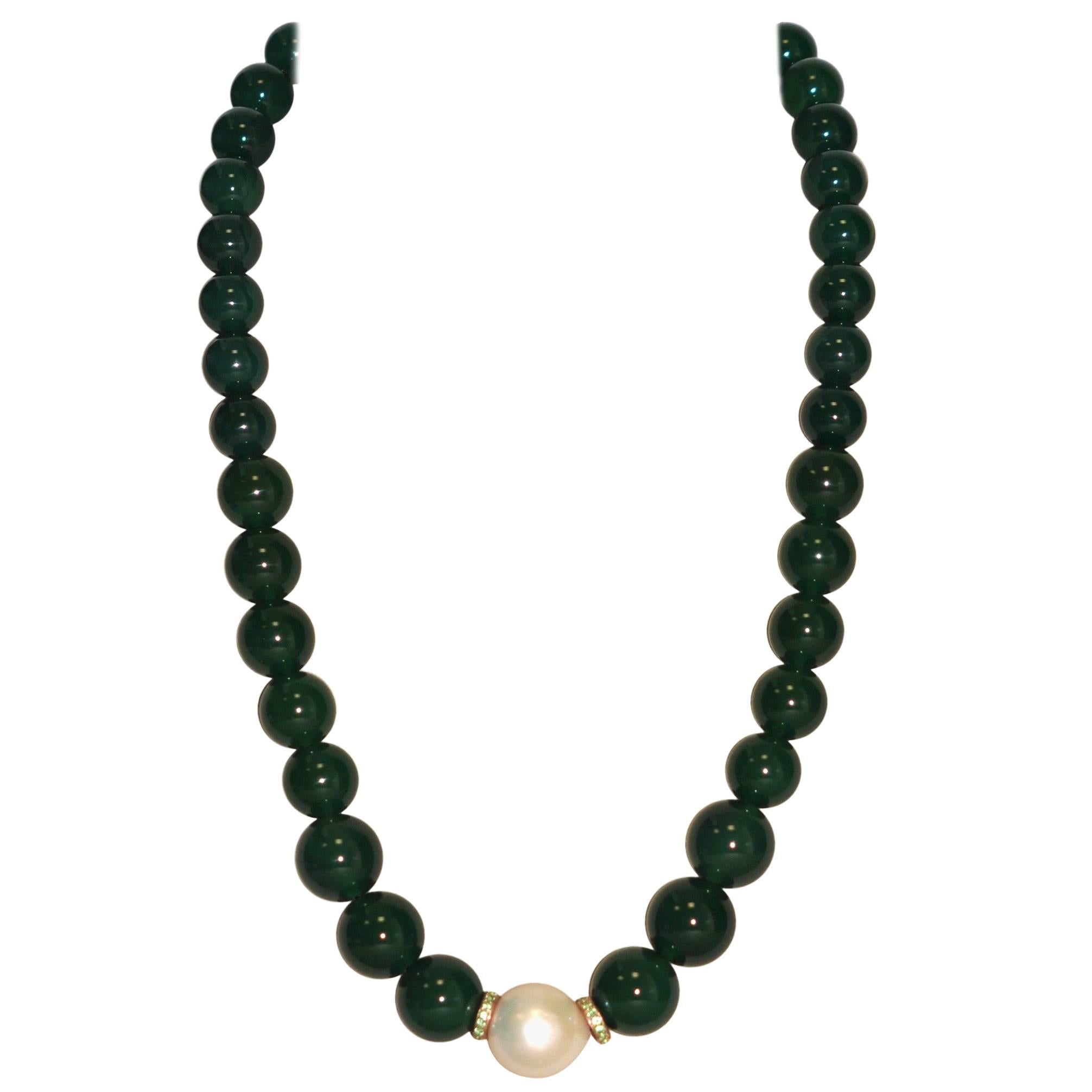 Discover this Green Agates, Tsavorites and Freshwater Pearl on Rose Gold Beaded Necklace.
Green Agates
Tsavorites
Freshwater Pearl
Rose Gold 18 Carat
