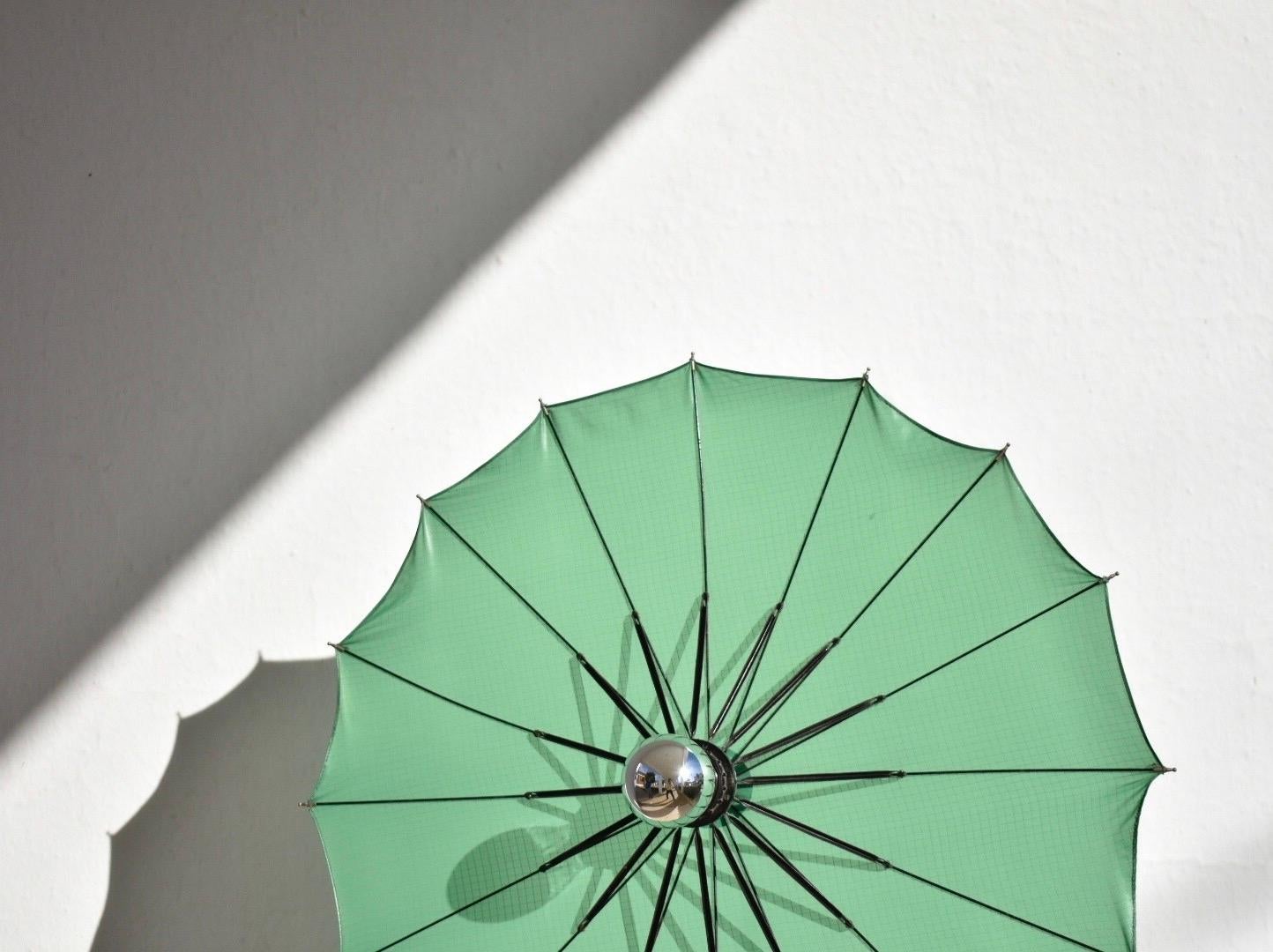 Late 20th Century Green ajustable floorstanding lamp For Sale