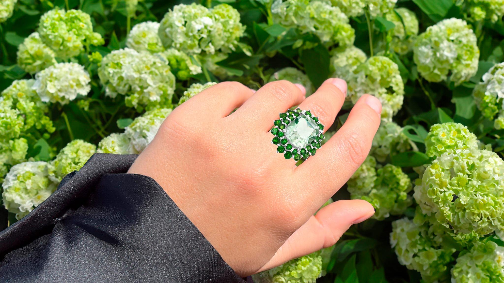Contemporary Green Amethyst Cocktail Ring Chrome Diopside Double Halo 9.9 Carats For Sale