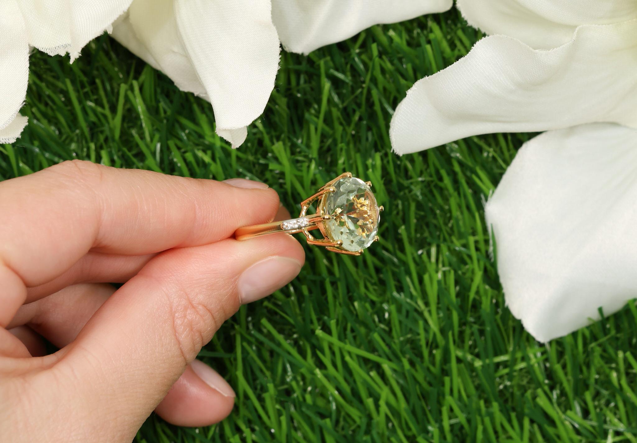 Green Amethyst Crown Ring White Topaz Setting 7.5 Carats In Excellent Condition For Sale In Aliso Viejo, CA