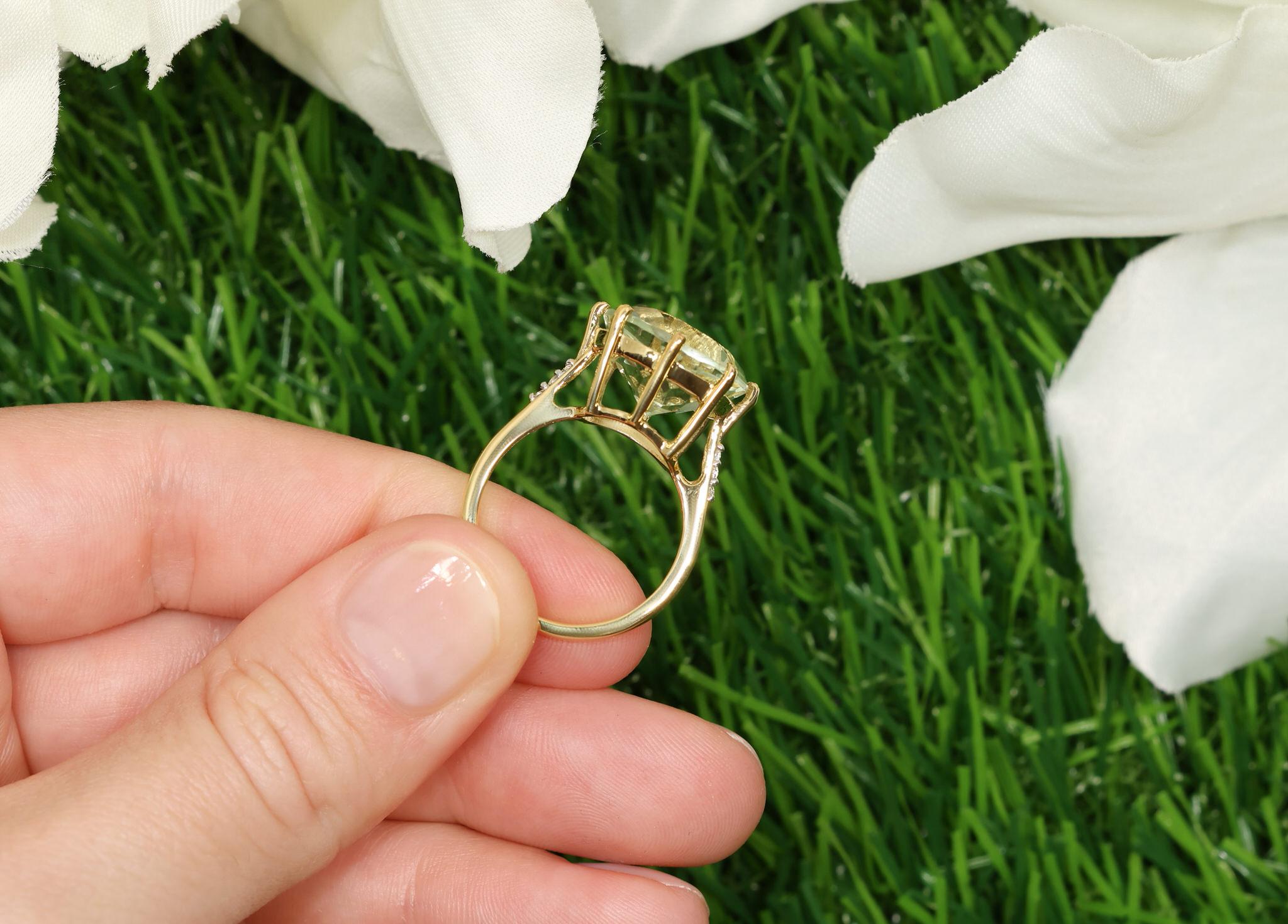 Women's or Men's Green Amethyst Crown Ring White Topaz Setting 7.5 Carats For Sale