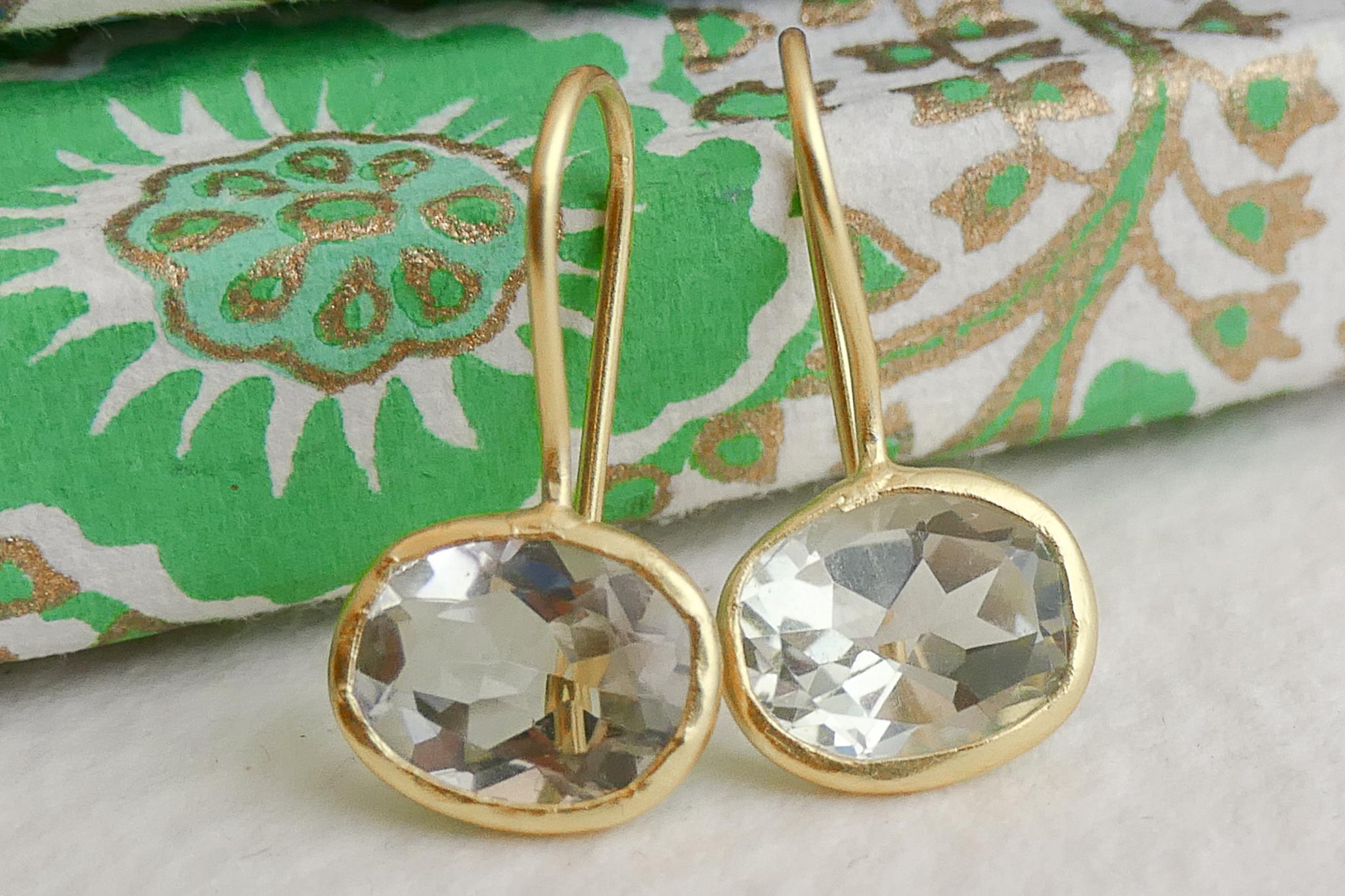 Grüner Amethyst vergoldete Sterlingsilber-Tropfen-Ohrringe (Ovalschliff) im Angebot