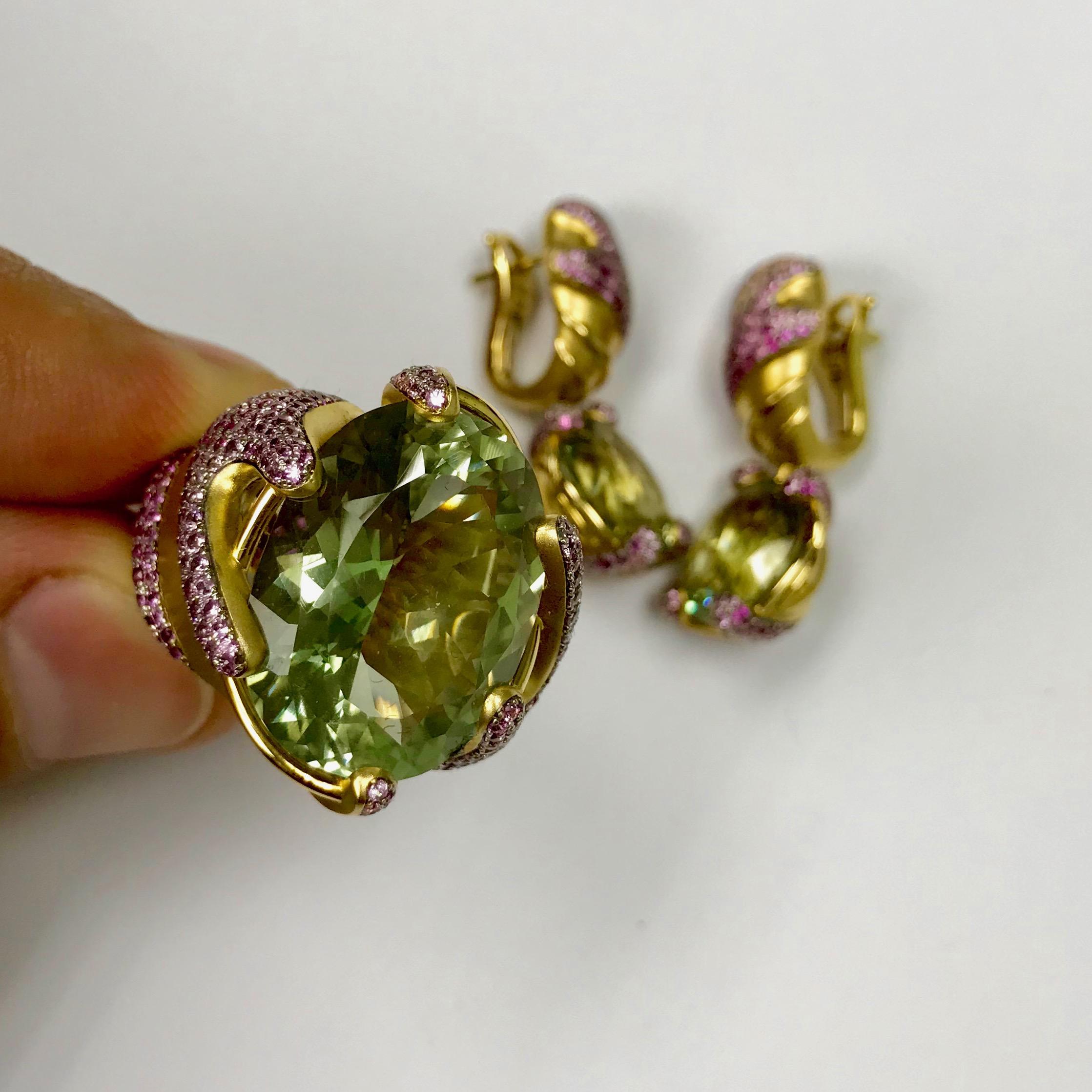 18 Karat Gelbgold Ring mit grünem Amethyst und rosa Saphir (Ovalschliff) im Angebot