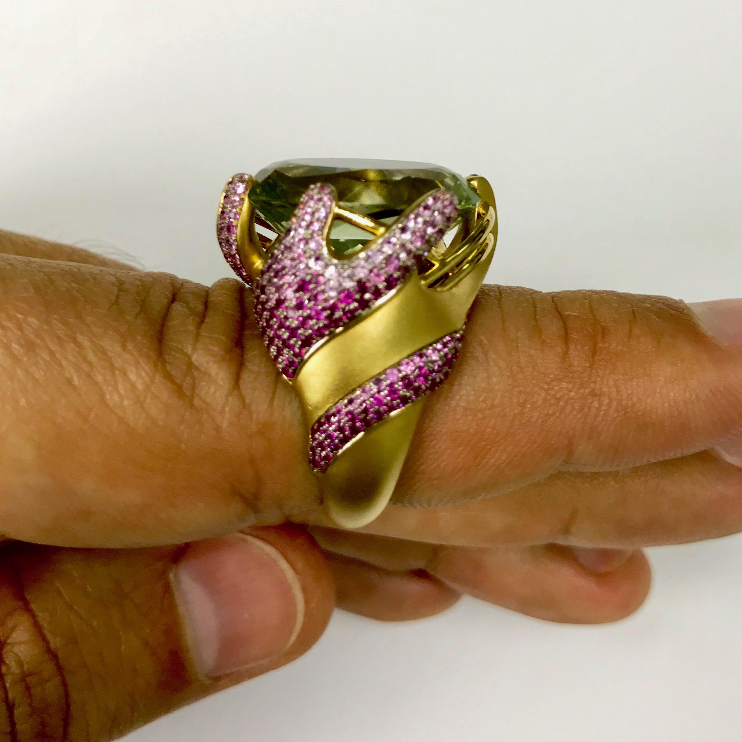 Women's Green Amethyst Pink Sapphire 18 Karat Yellow Gold Ring For Sale