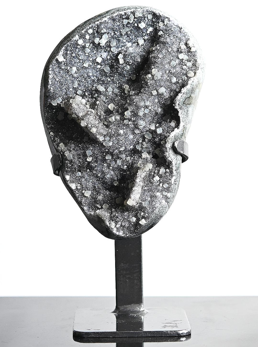 Ametista verde con geode di calcite Specimen naturale su supporto in vendita 1