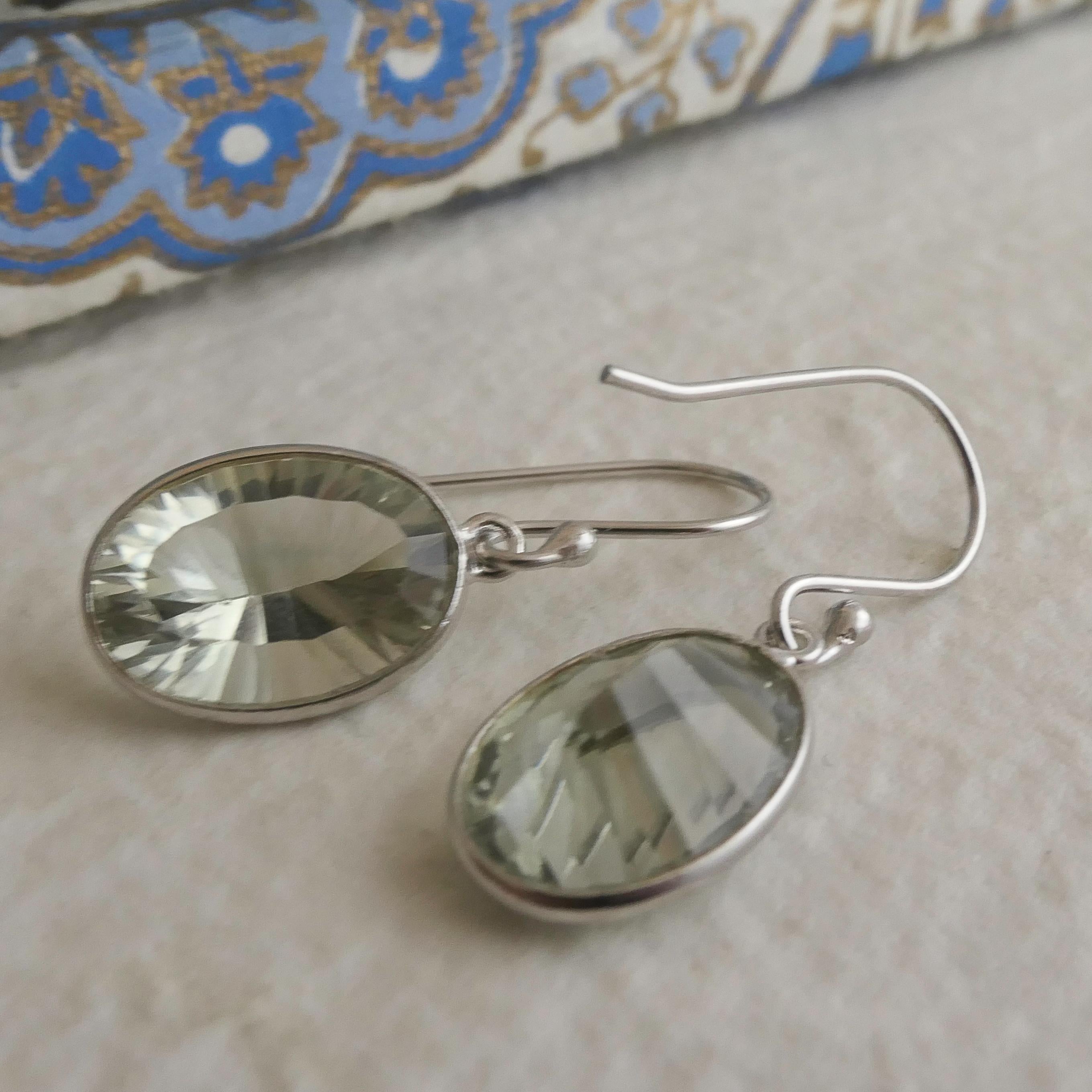 Grüne Amethyst Ohrringe aus Sterling Silber (Ovalschliff) im Angebot