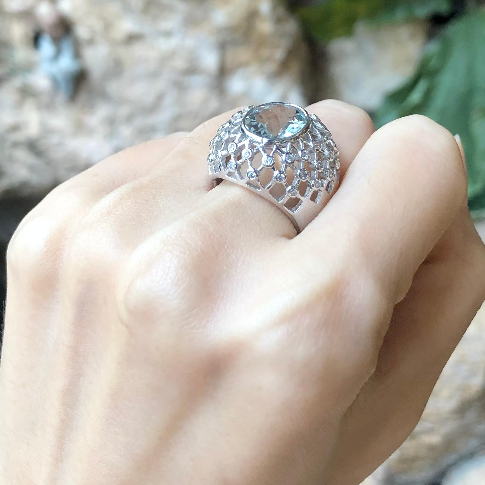 Anello con ametista verde e zirconia cubica con montatura in argento In condizioni Nuovo in vendita a Dusit, 10