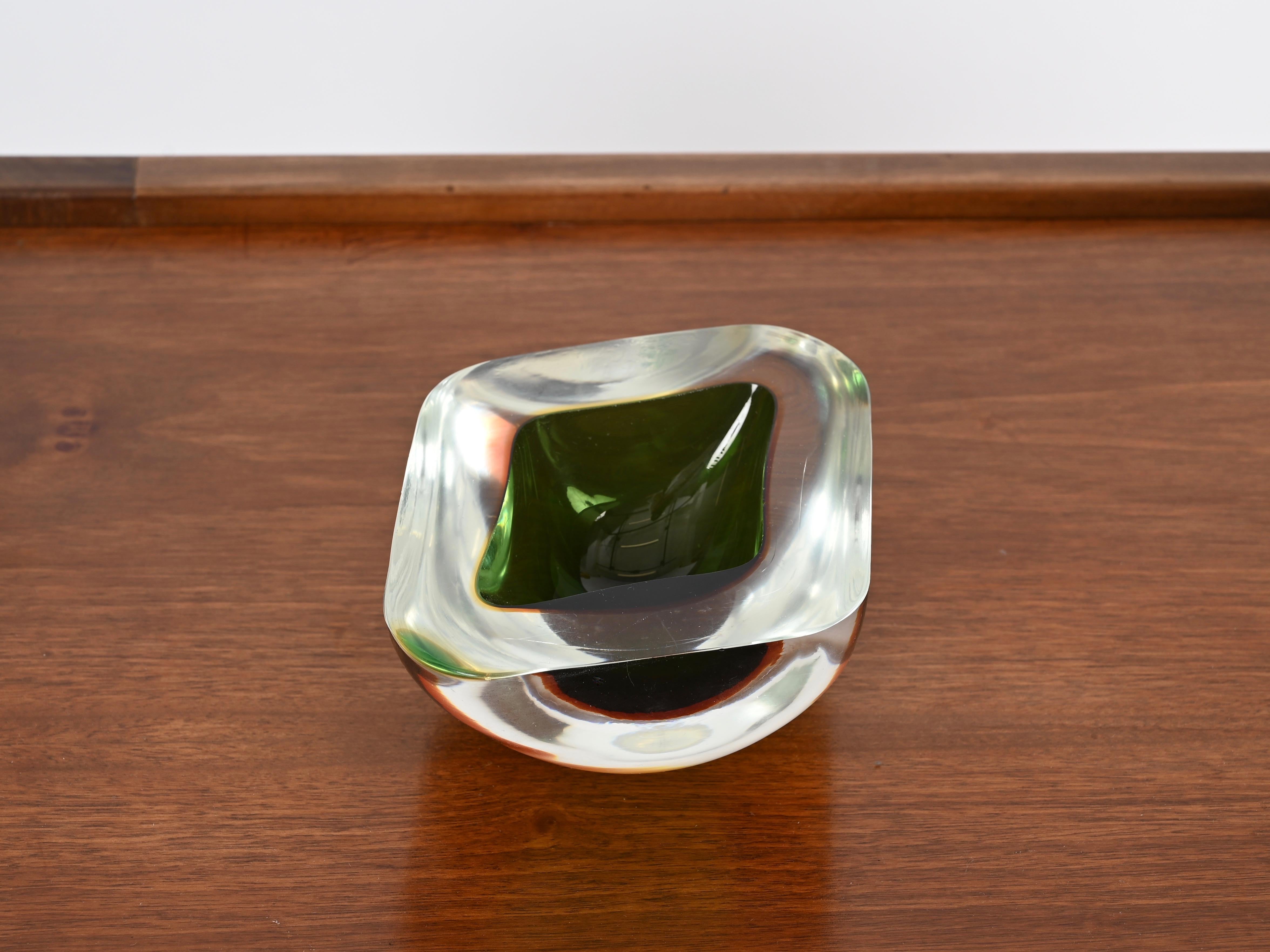 Cuenco de cristal de Murano Sommerso verde y ámbar de F. Poli, Italia, años 60 siglo XX en venta