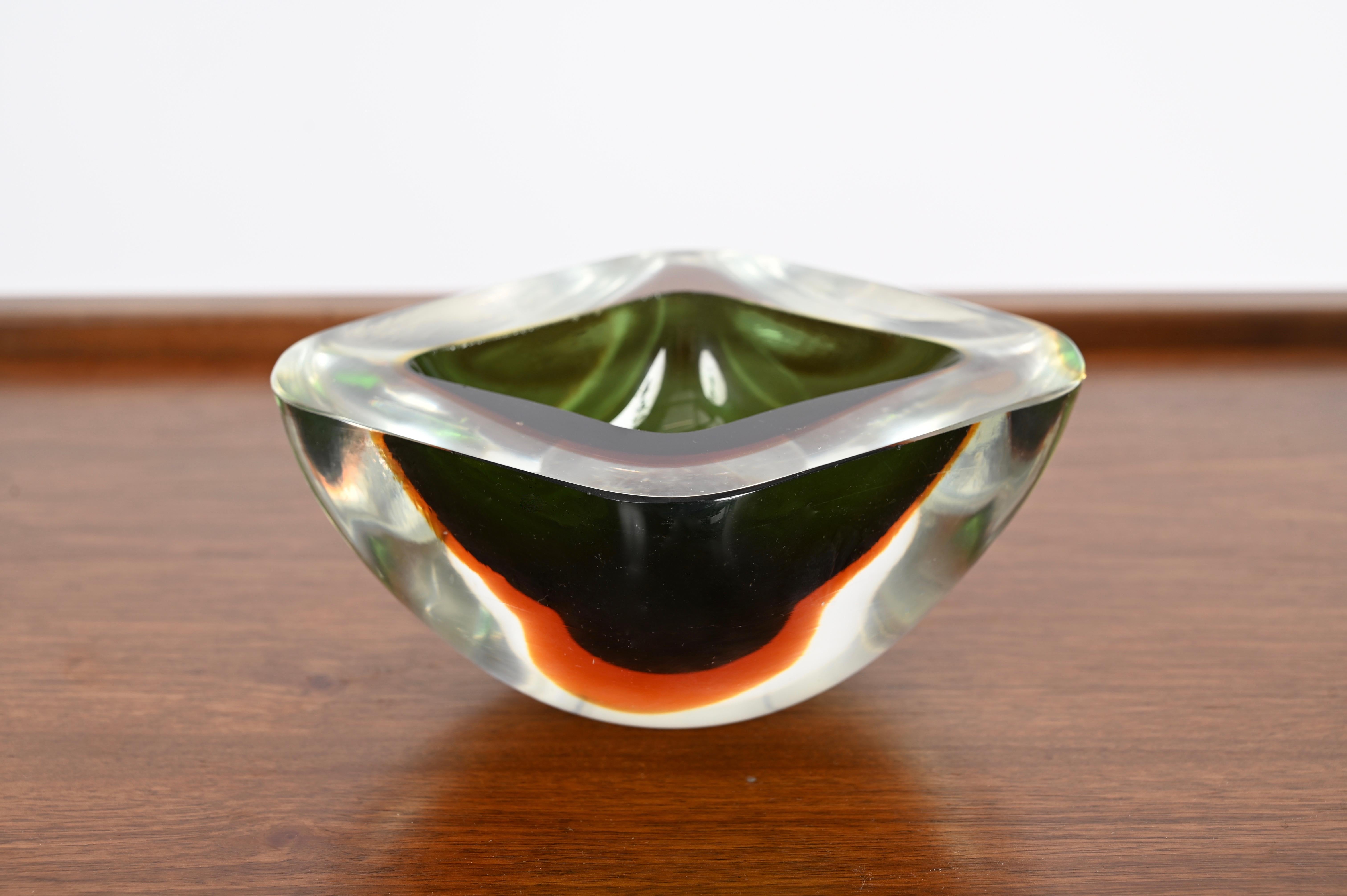 Cuenco de cristal de Murano Sommerso verde y ámbar de F. Poli, Italia, años 60 en venta 1