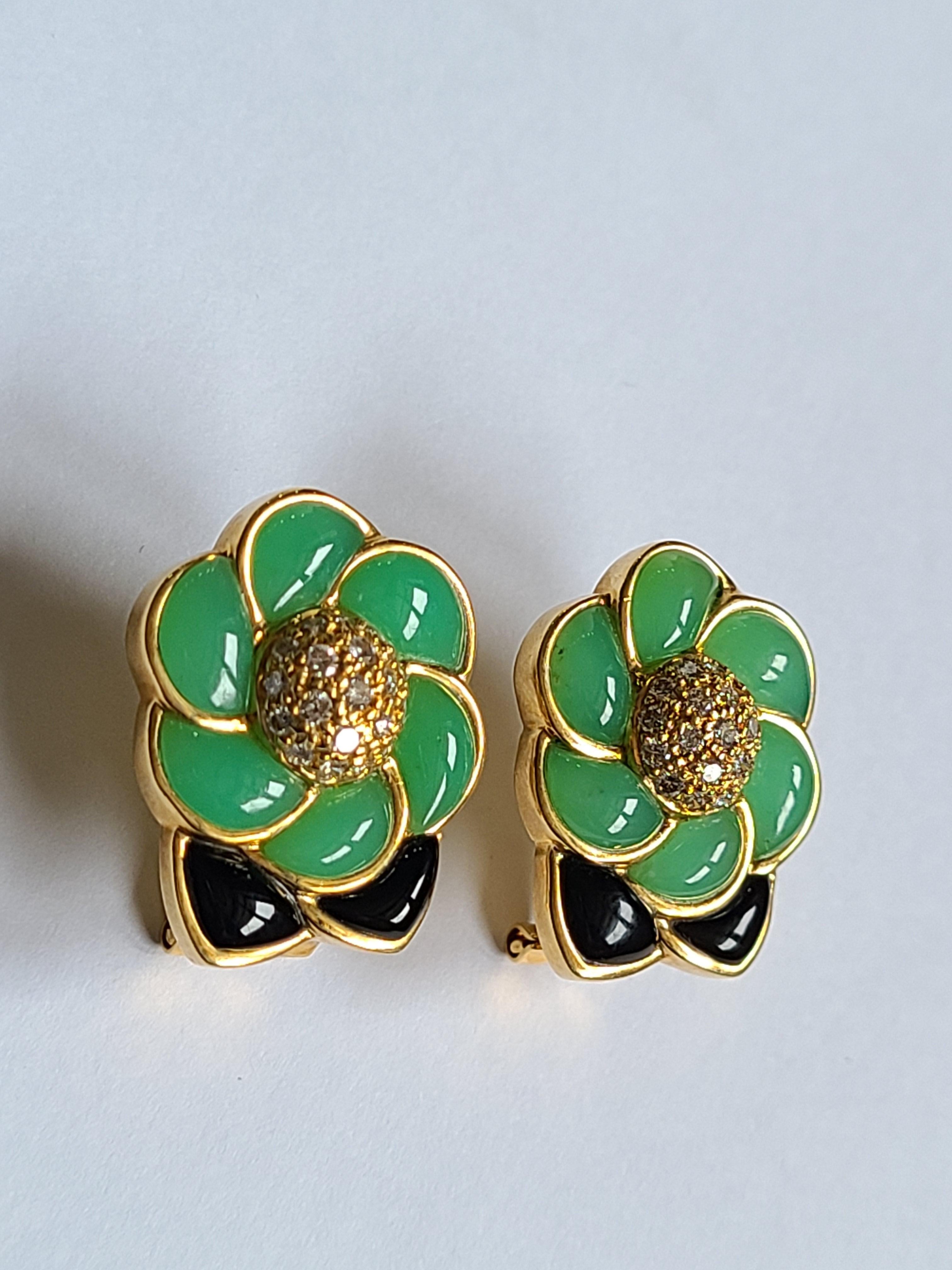 A beautifully crafted studs with black and green onyx in 18k gold with diamonds. The earrings dimensions in cm 2.2 x 1.7 x .04 (LXWXH). gross wt 15.965 grams.