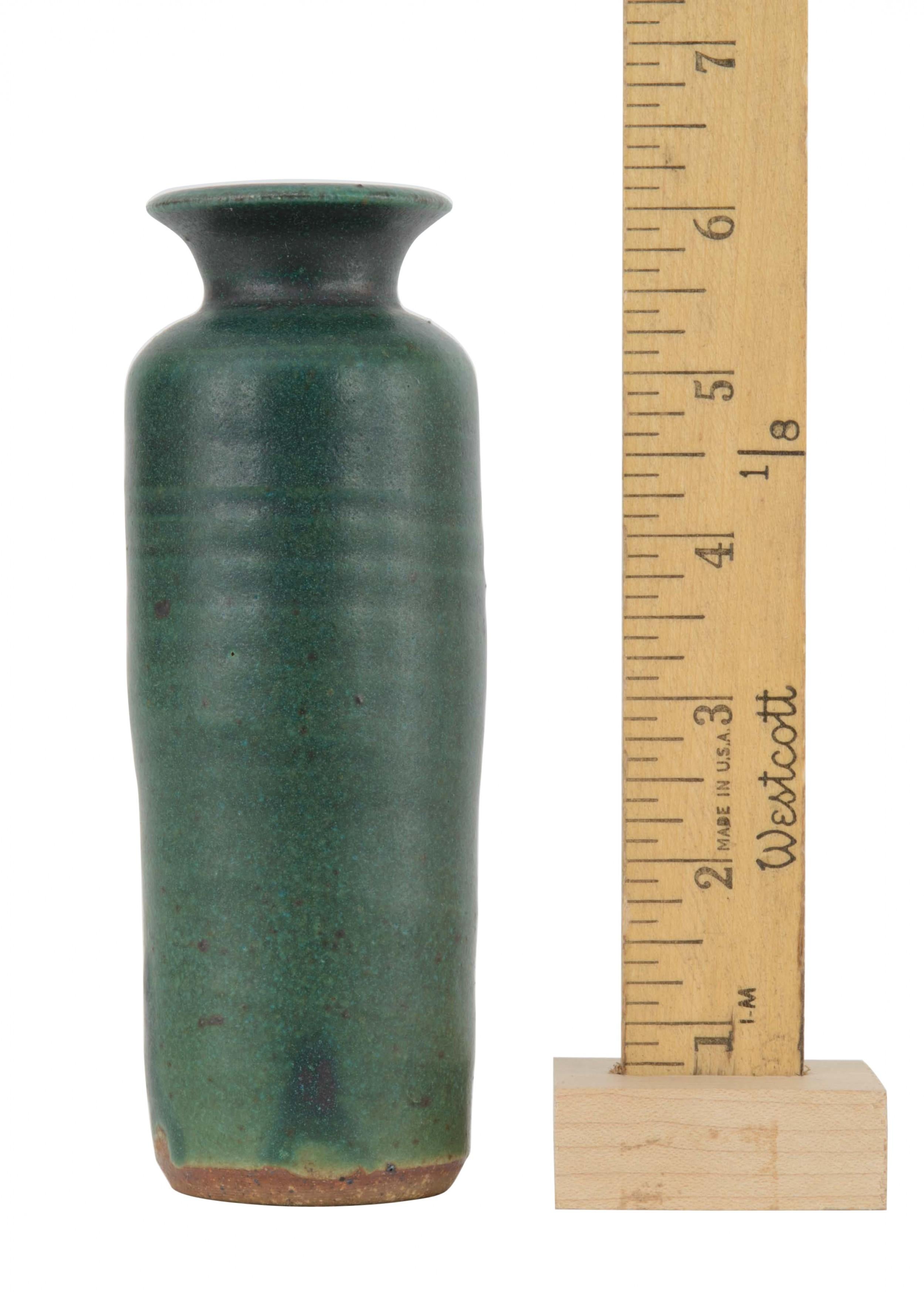 7 Vaso a forma di bottiglia a corpo lungo in ceramica con smalto irregolare nei colori verde, nero e blu (PREZZO OGNI)