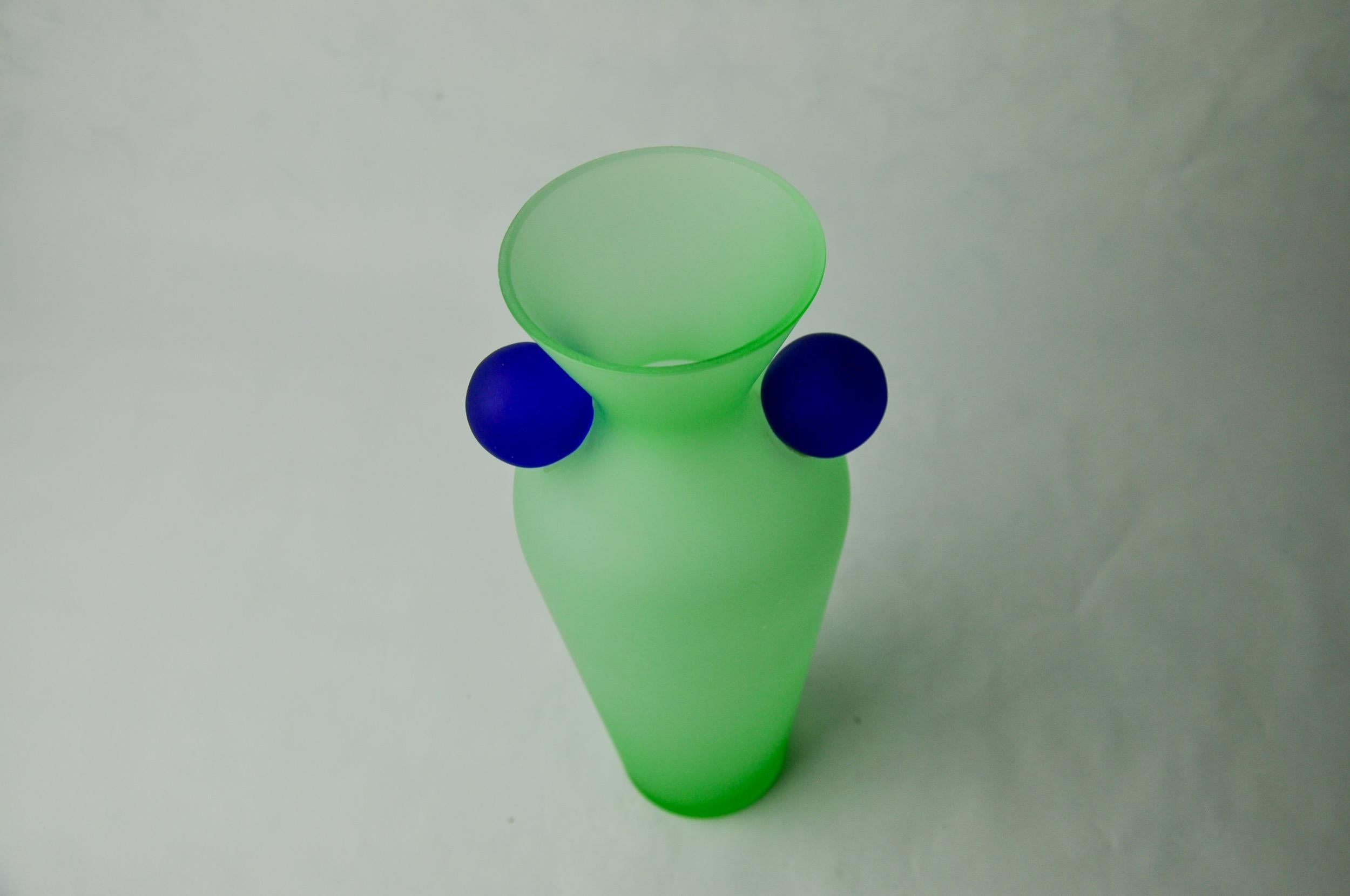 Late 20th Century Green and blue satin murano glass vase, menphis style, italy, 1980 For Sale