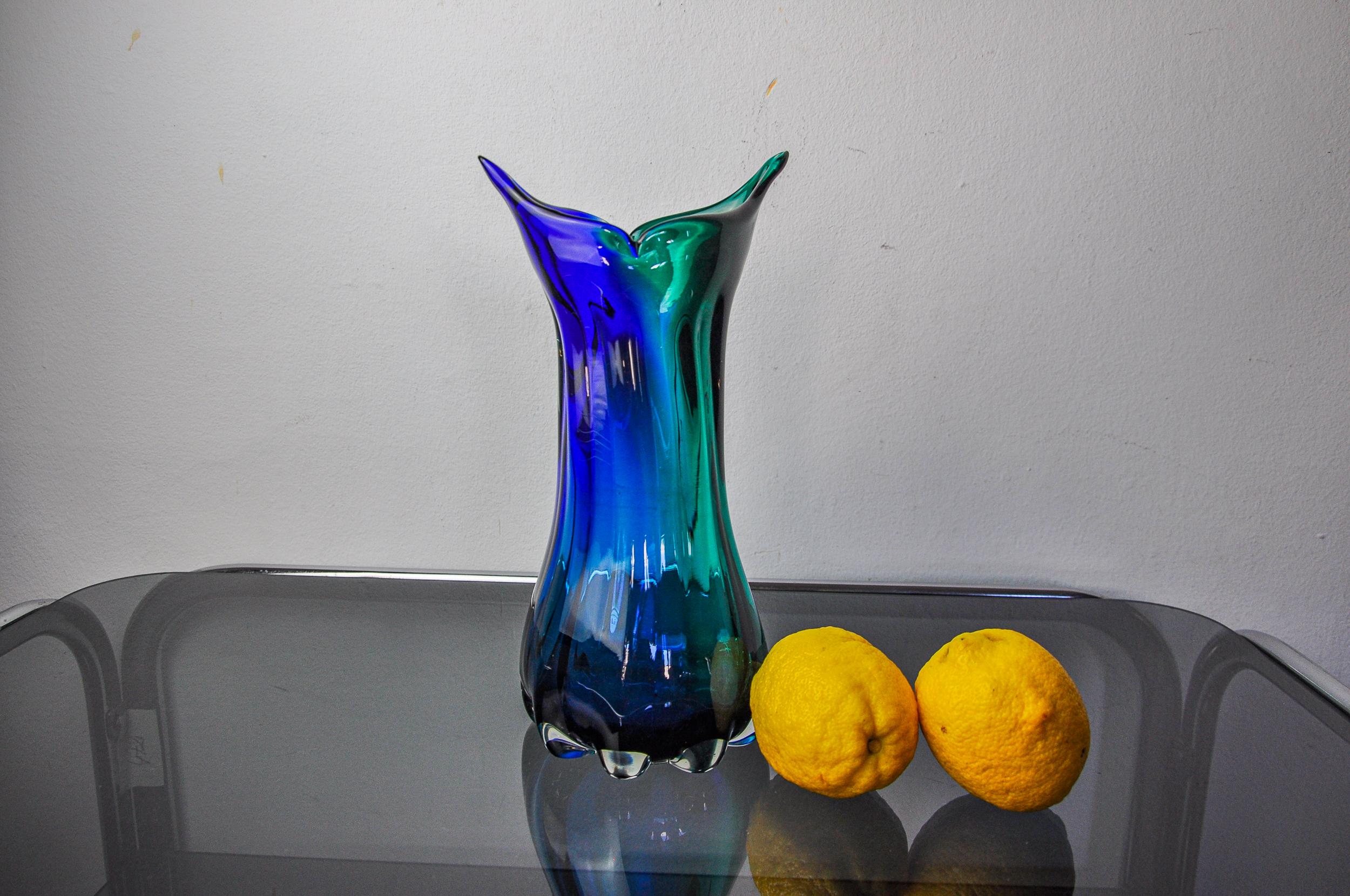 Hollywood Regency Green and blue sommerso vase by seguso, murano glass, italy, 1970 For Sale