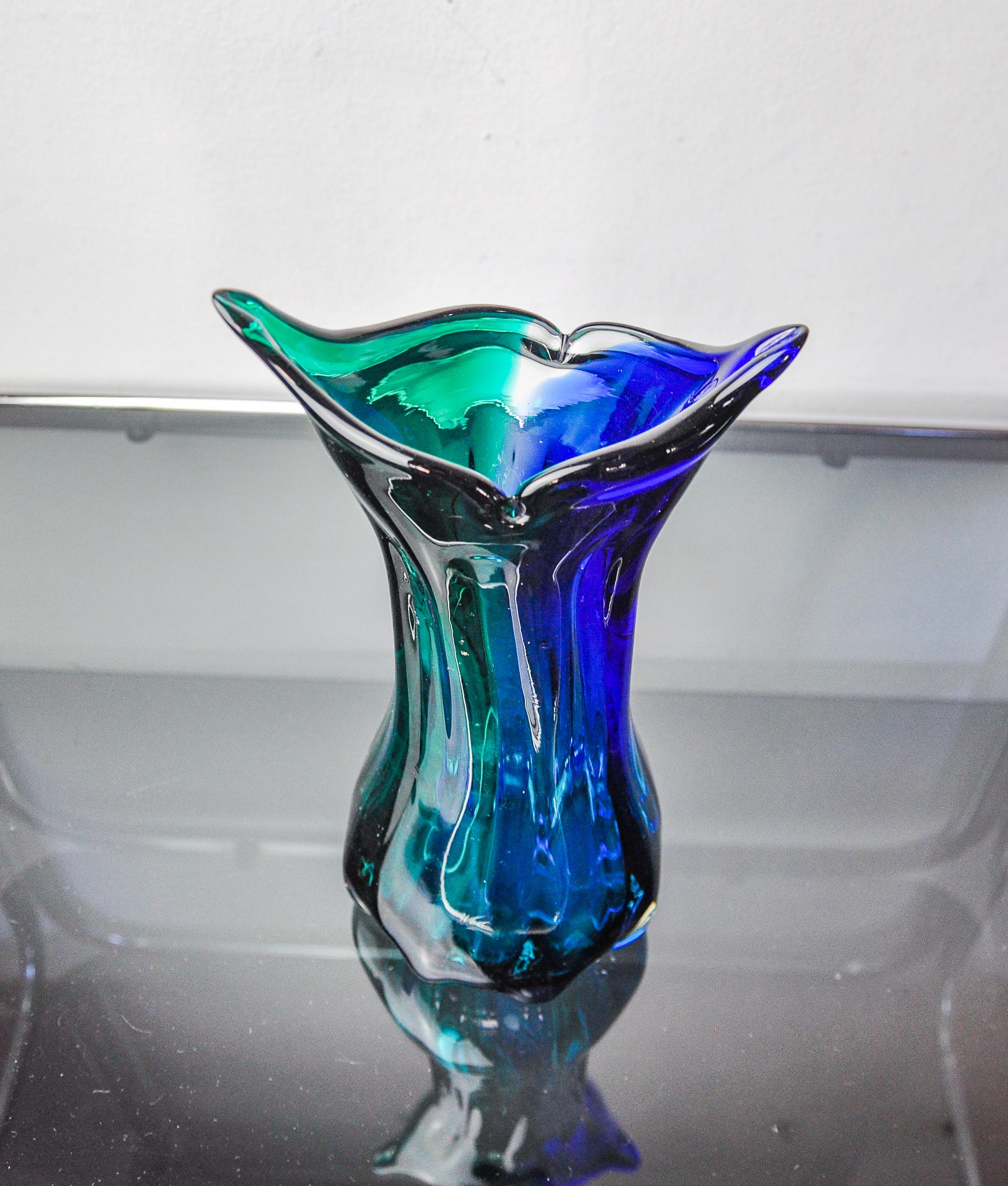 Green and blue sommerso vase by seguso, murano glass, italy, 1970 In Good Condition For Sale In BARCELONA, ES