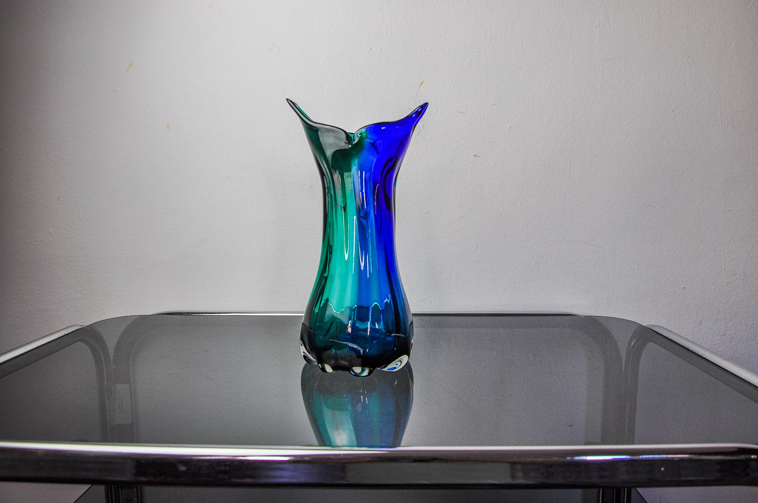 Late 20th Century Green and blue sommerso vase by seguso, murano glass, italy, 1970 For Sale