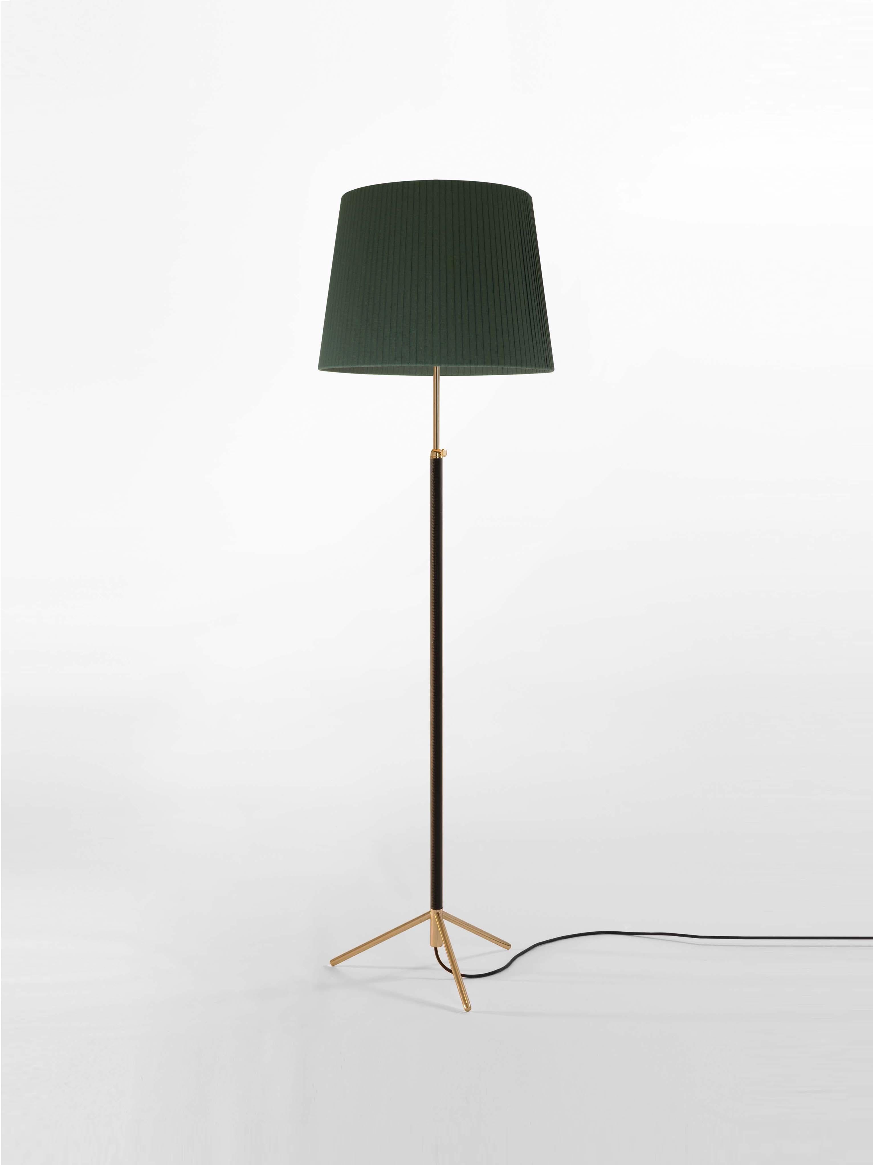 Green and brass Pie de Salón G1 floor lamp by Jaume Sans
Dimensions: D 45 x H 120-160 cm
Materials: Metal, leather, ribbon.
Available in chrome-plated or polished brass structure.
Available in other shade colors and sizes.

This slender