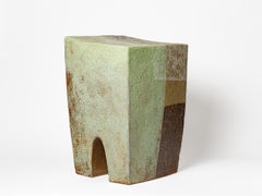 Hocker aus Steingut mit grüner und brauner Glasur von Martin Goerg, 2026.